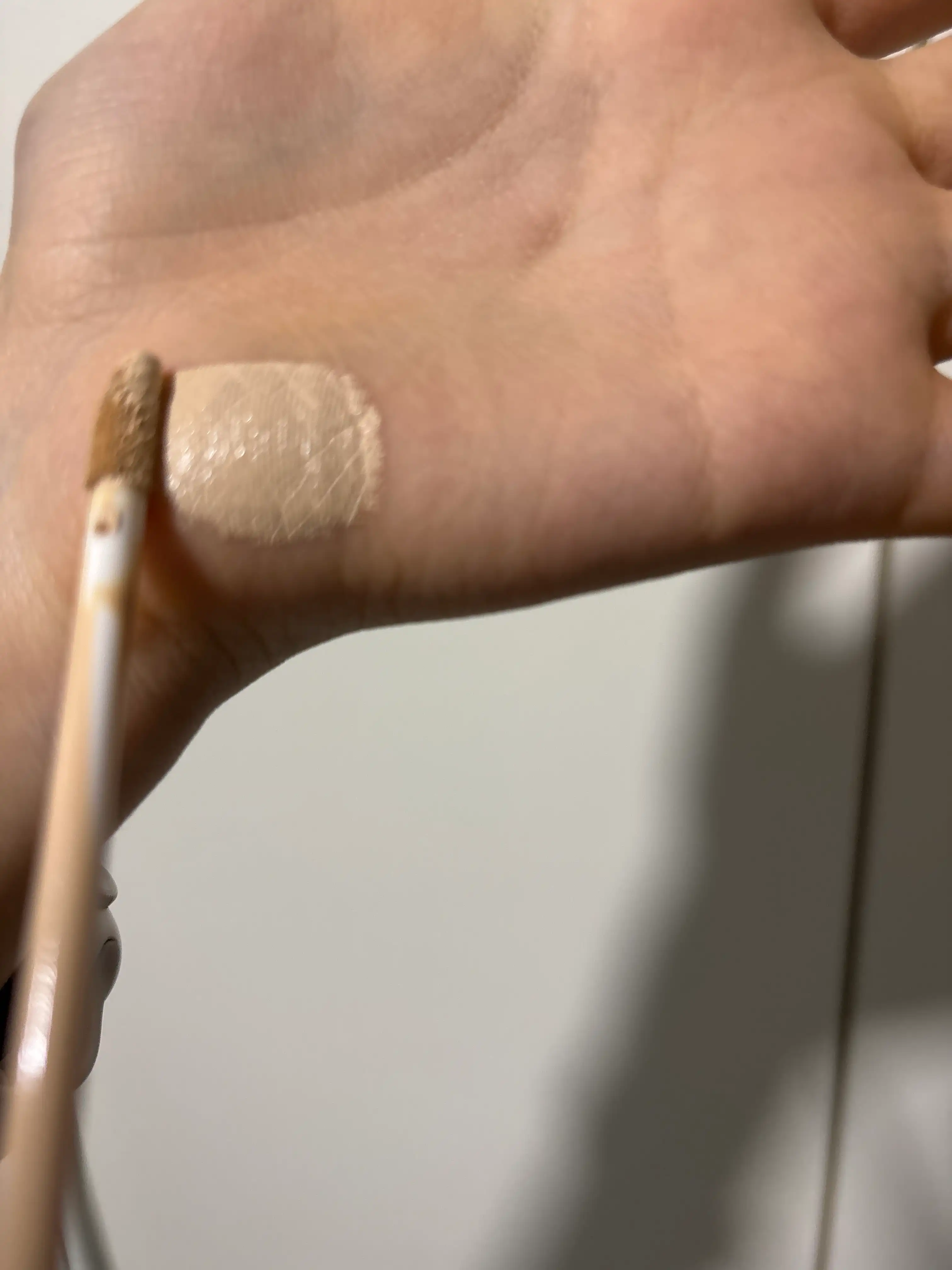 언니의파우치 리뷰 이미지 2 - [롱래스팅 팁 컨실러]