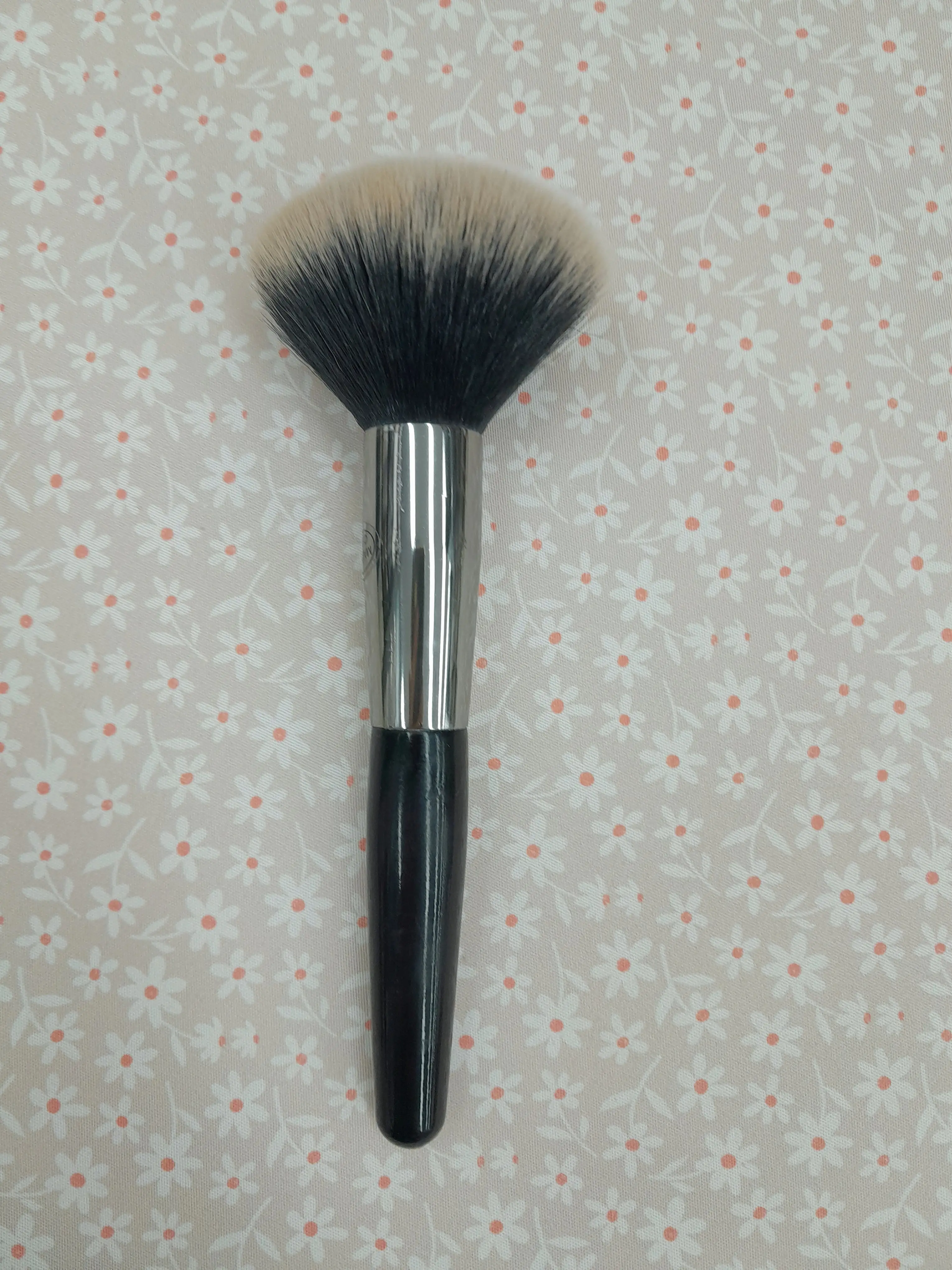 선택된 언니의파우치 리뷰 이미지 - [팔레트17 파우더 브러쉬 812]