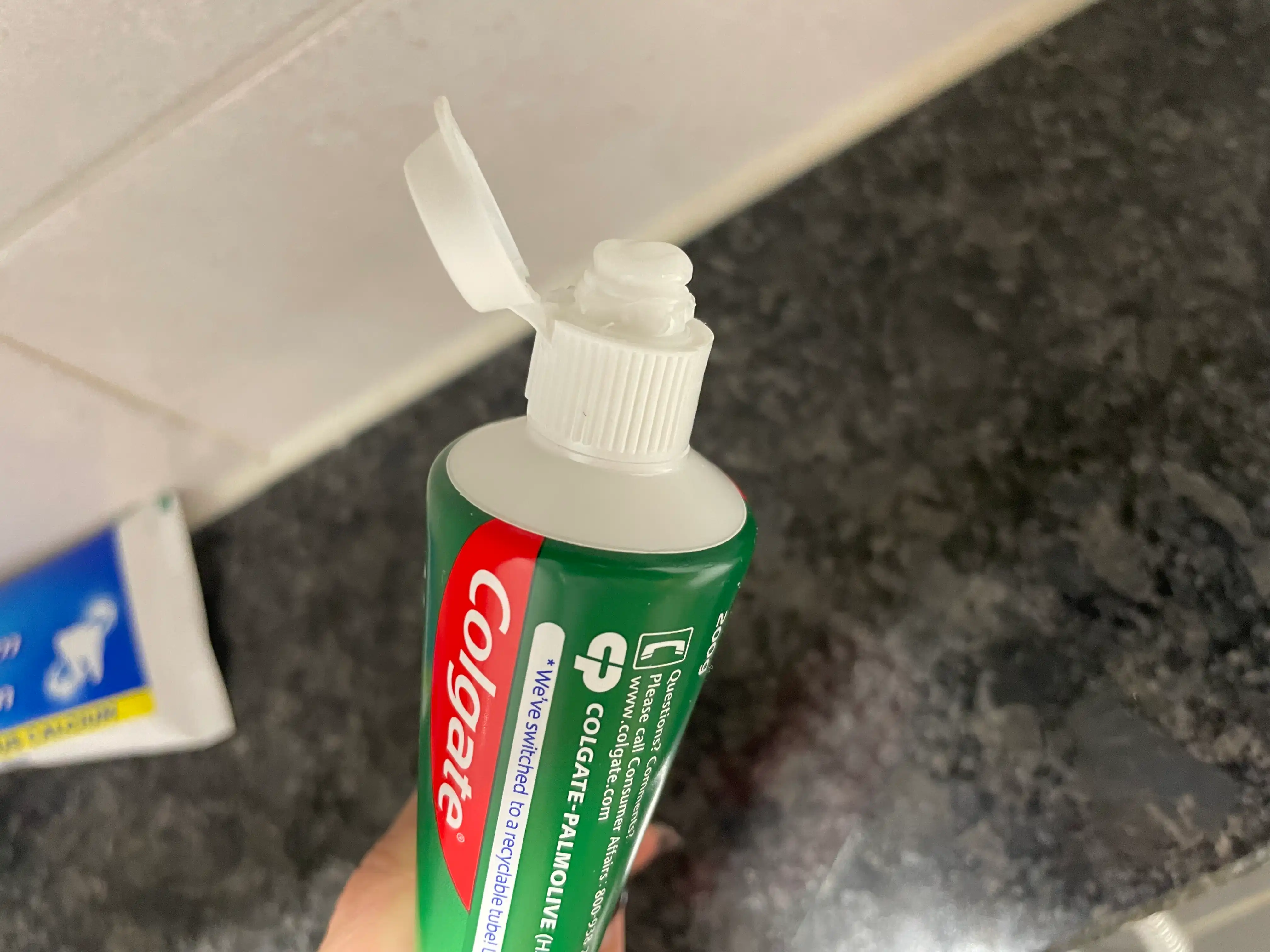 언니의파우치 리뷰 이미지 2 - [캐비티 프로텍션 불소치약 쿨민트]