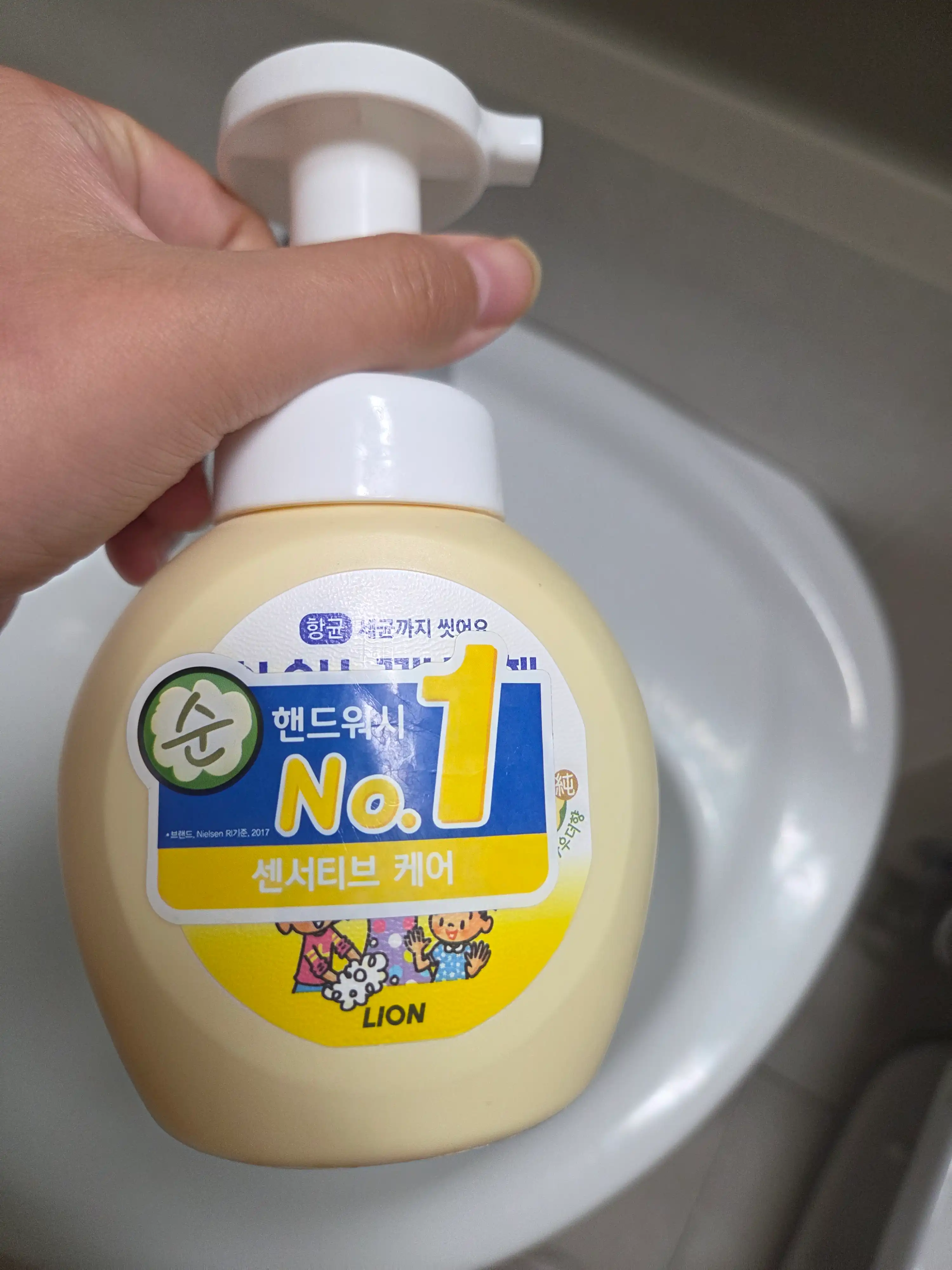 언니의파우치 리뷰 이미지 2 - [아이 깨끗해 향균 폼 핸드솝 [클린 머스크]]