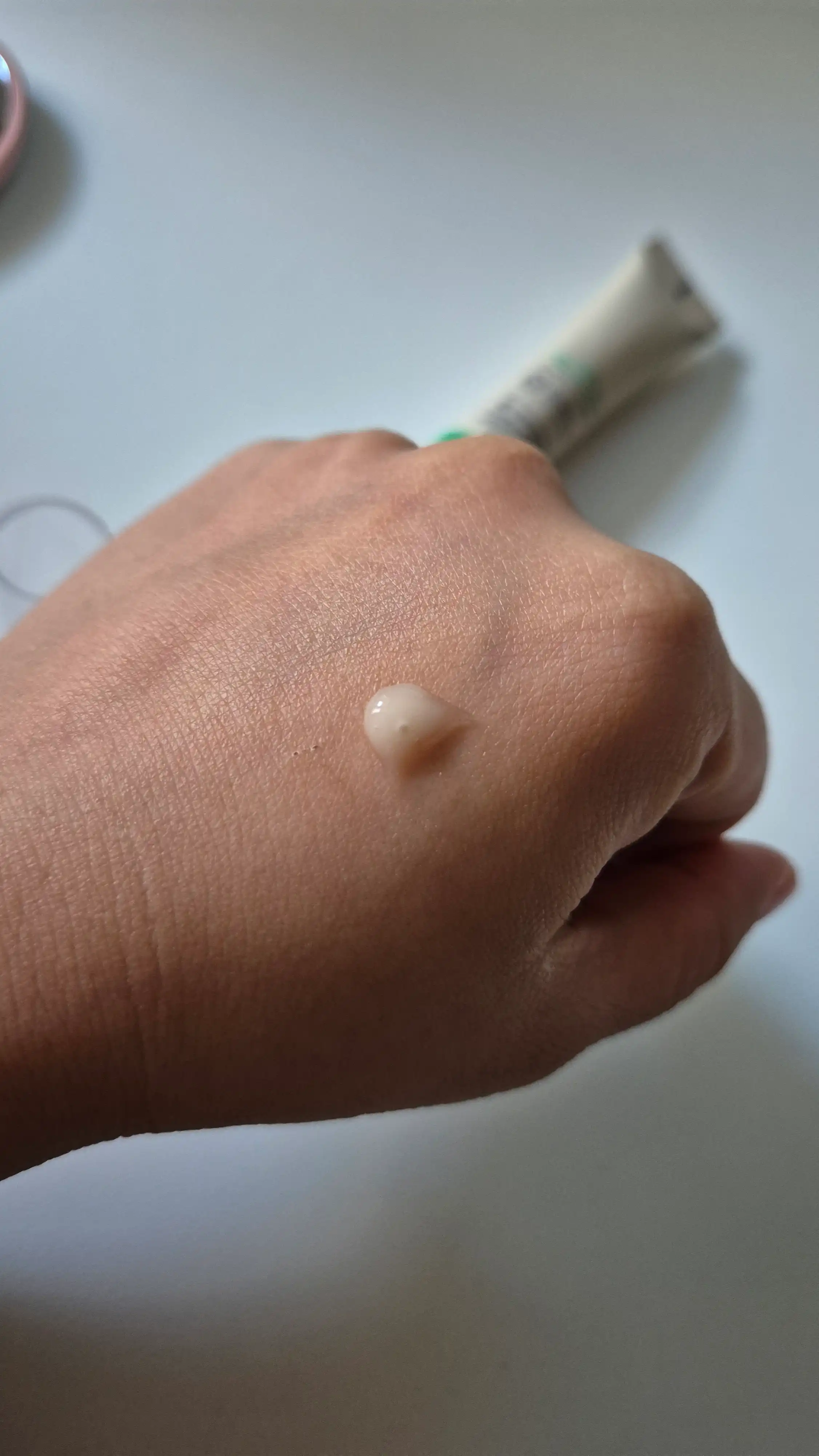 언니의파우치 리뷰 이미지 4 - [디더블유 이지에프 멜라토닝 원데이 앰플 부스터 샷]