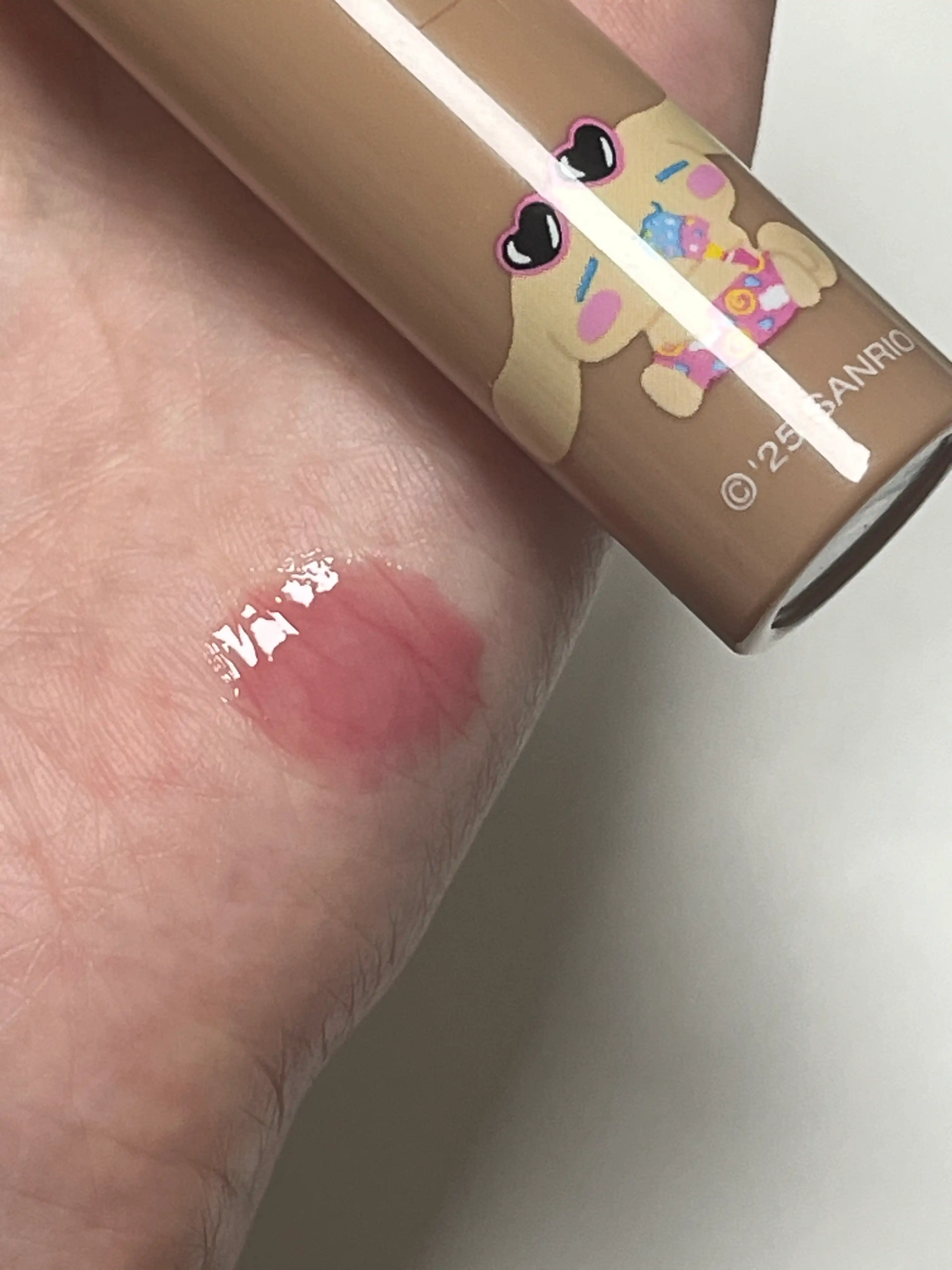 언니의파우치 리뷰 이미지 3 - [(태닝 산리오캐릭터즈 에디션) 글래스팅 컬러 글로스]