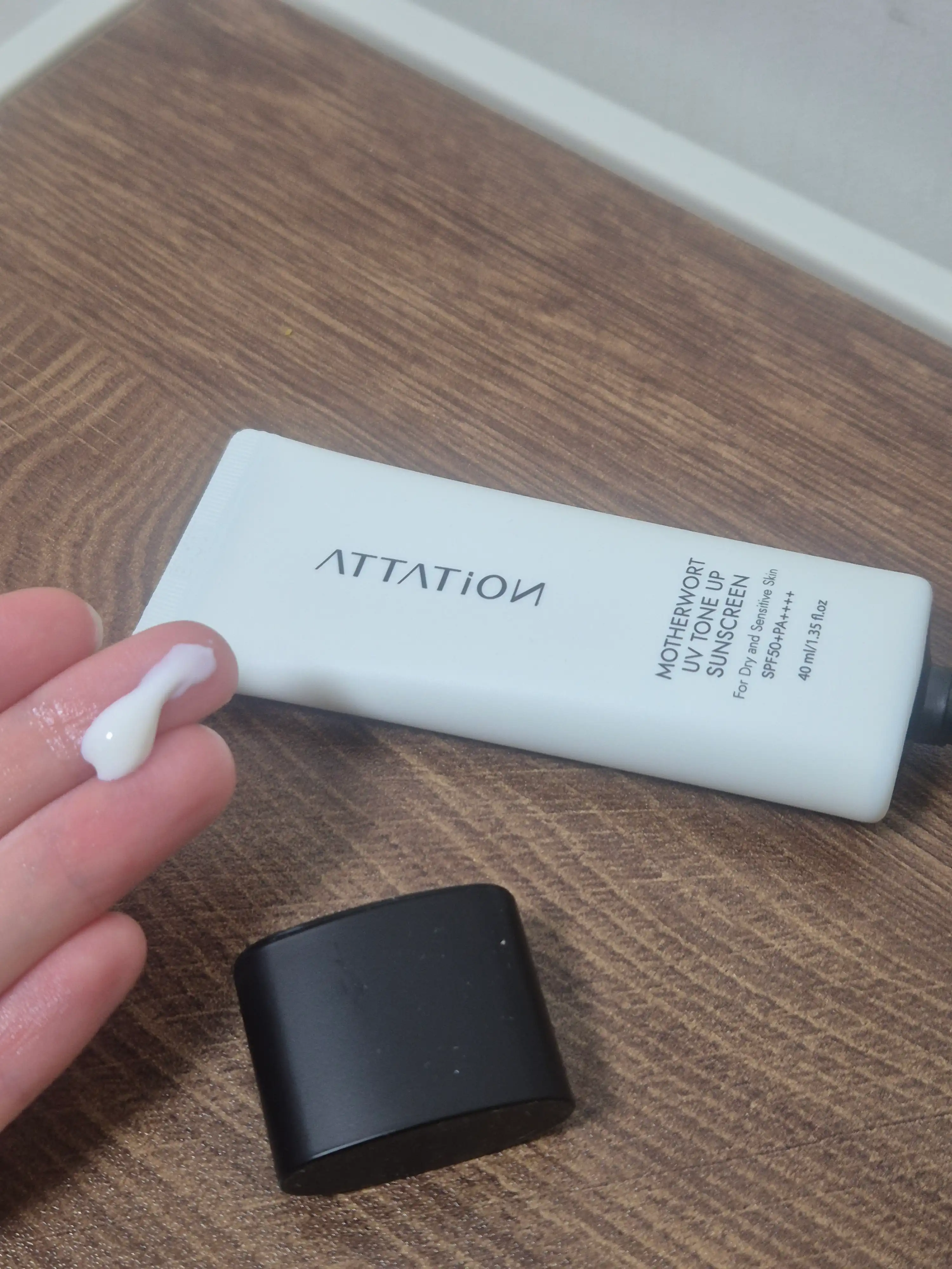 언니의파우치 리뷰 이미지 2 - [익모초 유브이 톤업 선크림]