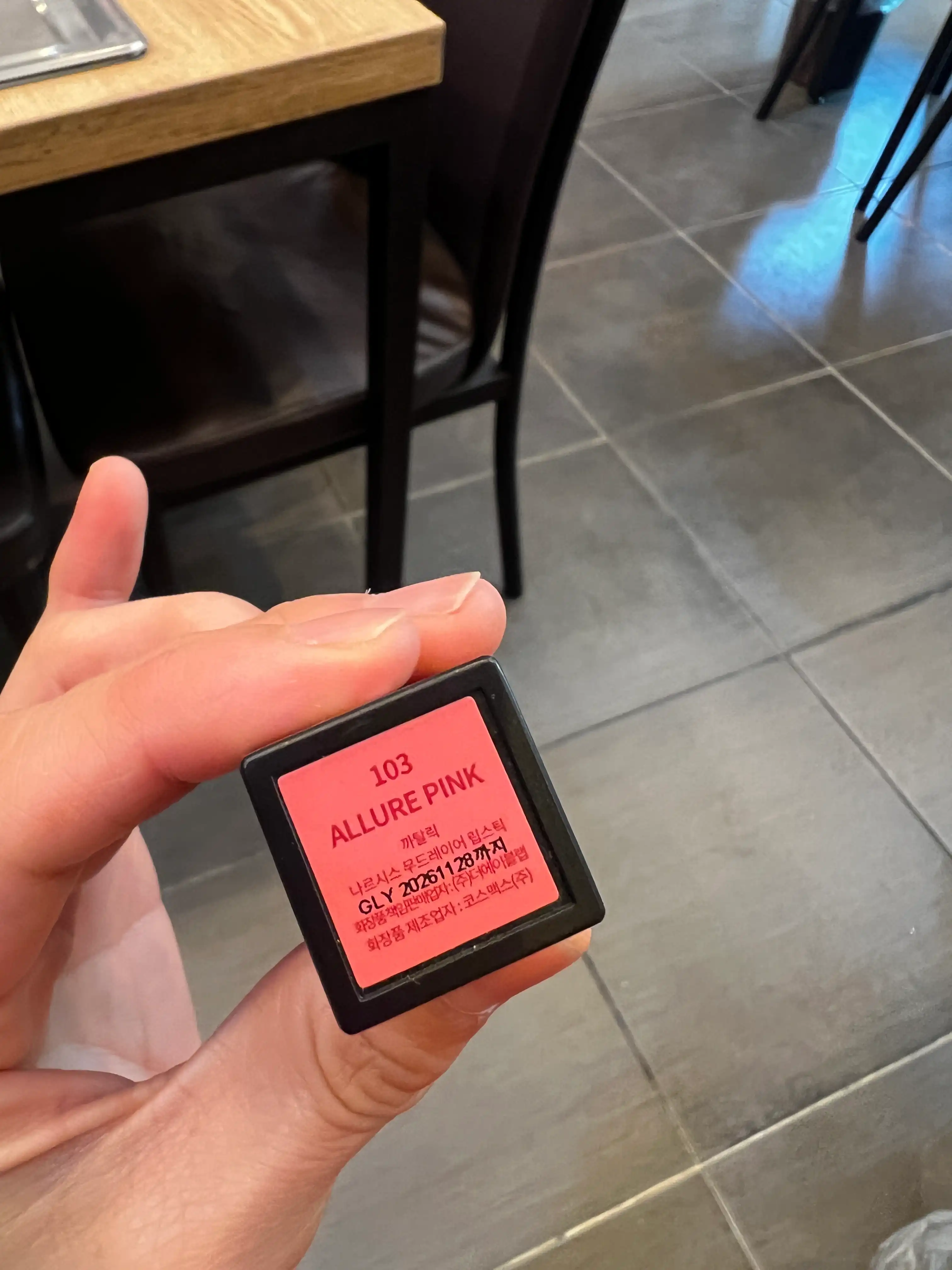 언니의파우치 리뷰 이미지 2 - [나르시스 무드레이어 립스틱 [103 얼루어핑크]]