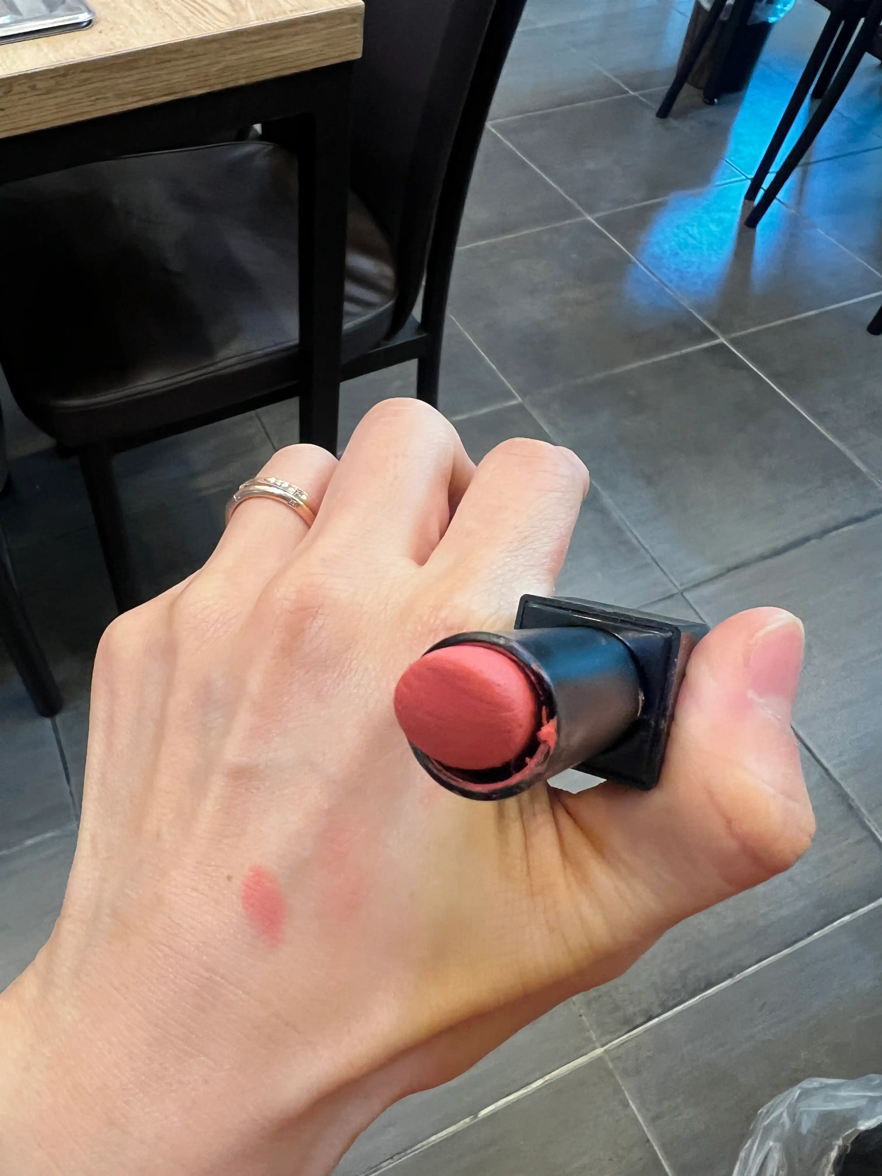 언니의파우치 리뷰 이미지 3 - [나르시스 무드레이어 립스틱 [103 얼루어핑크]]