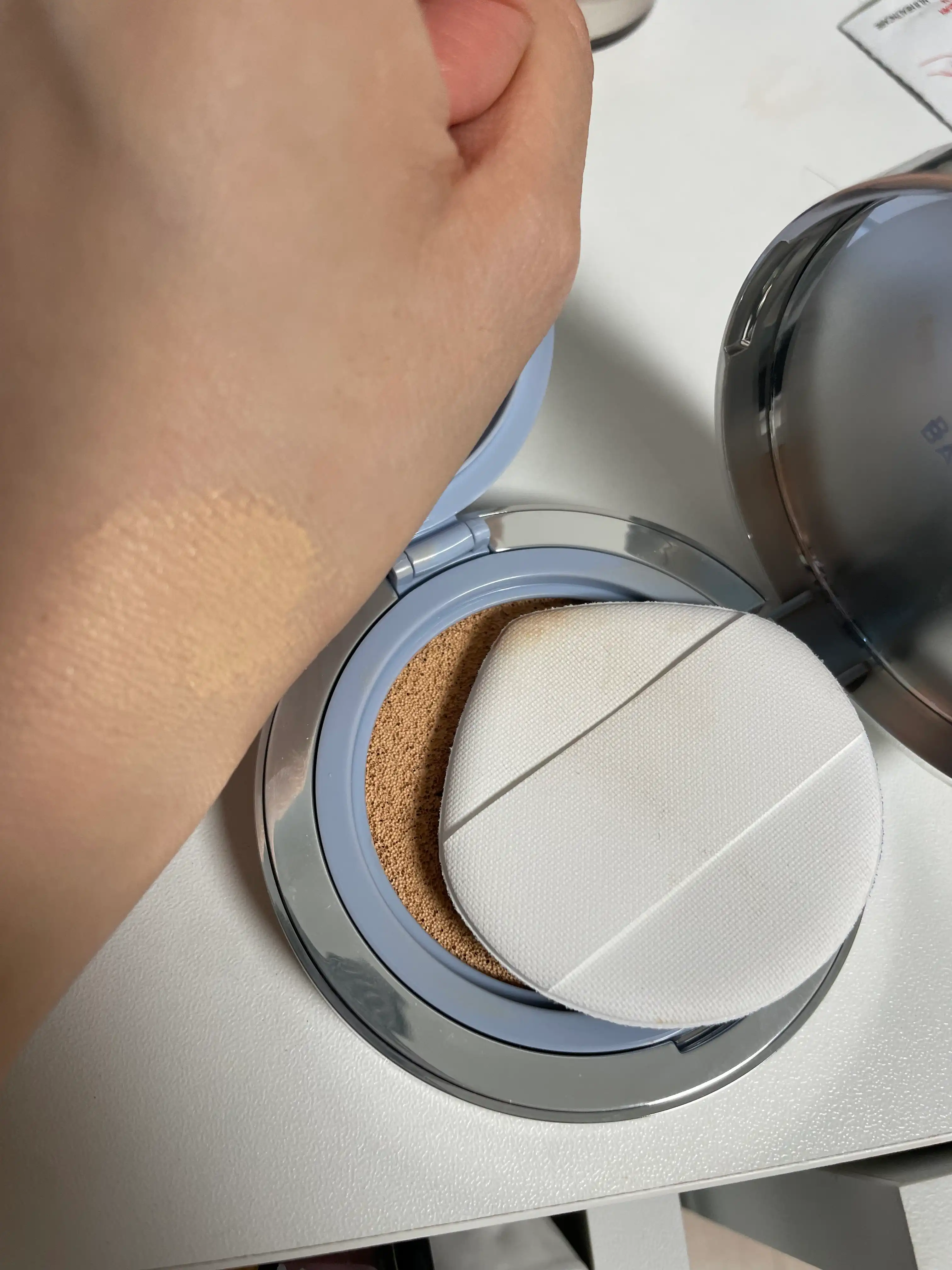 언니의파우치 리뷰 이미지 2 - [(데님 에디션) 커버리셔스 얼티밋 화이트 쿠션]