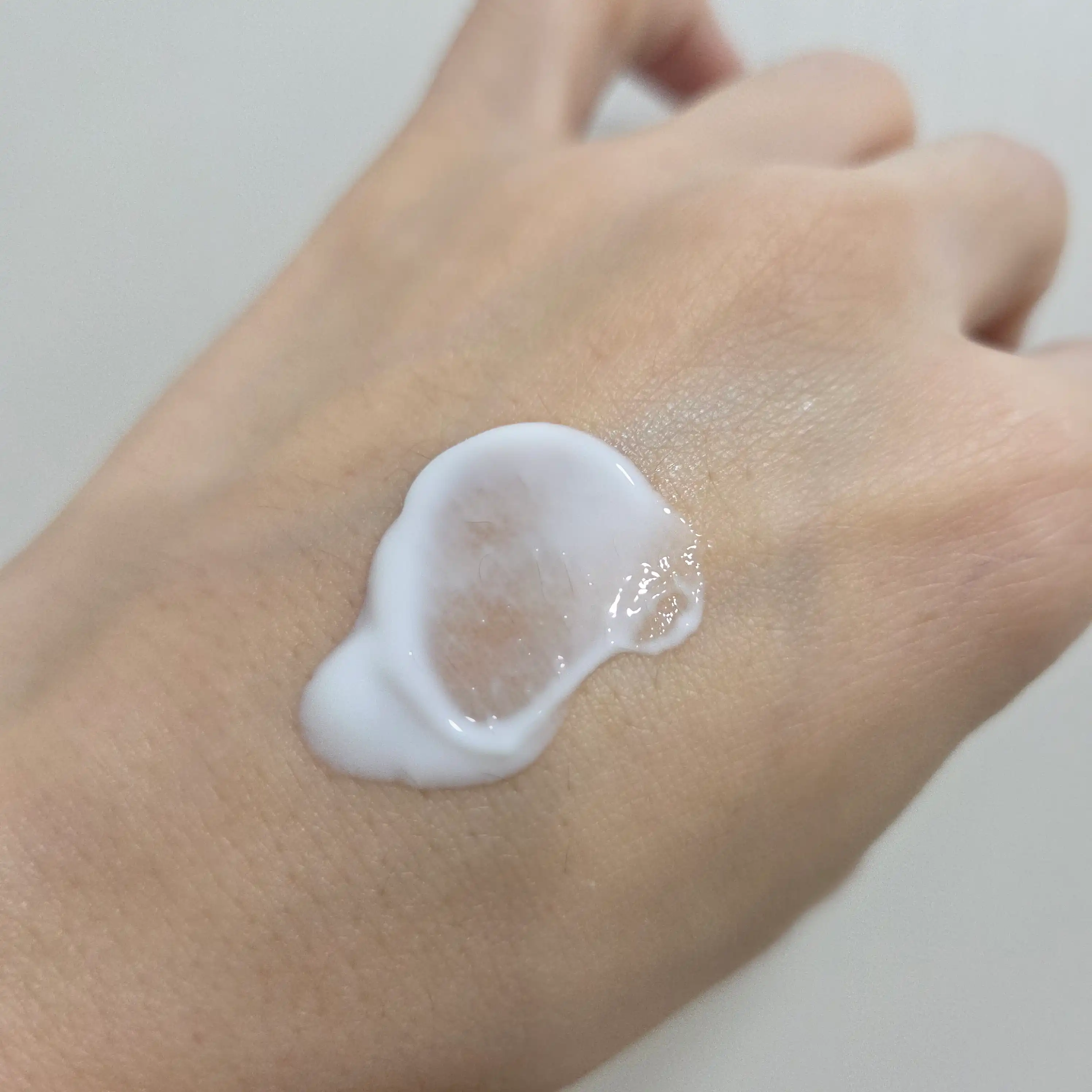 선택된 언니의파우치 리뷰 이미지 - [어반 쉐이드 모이스춰 수분 세럼 선]