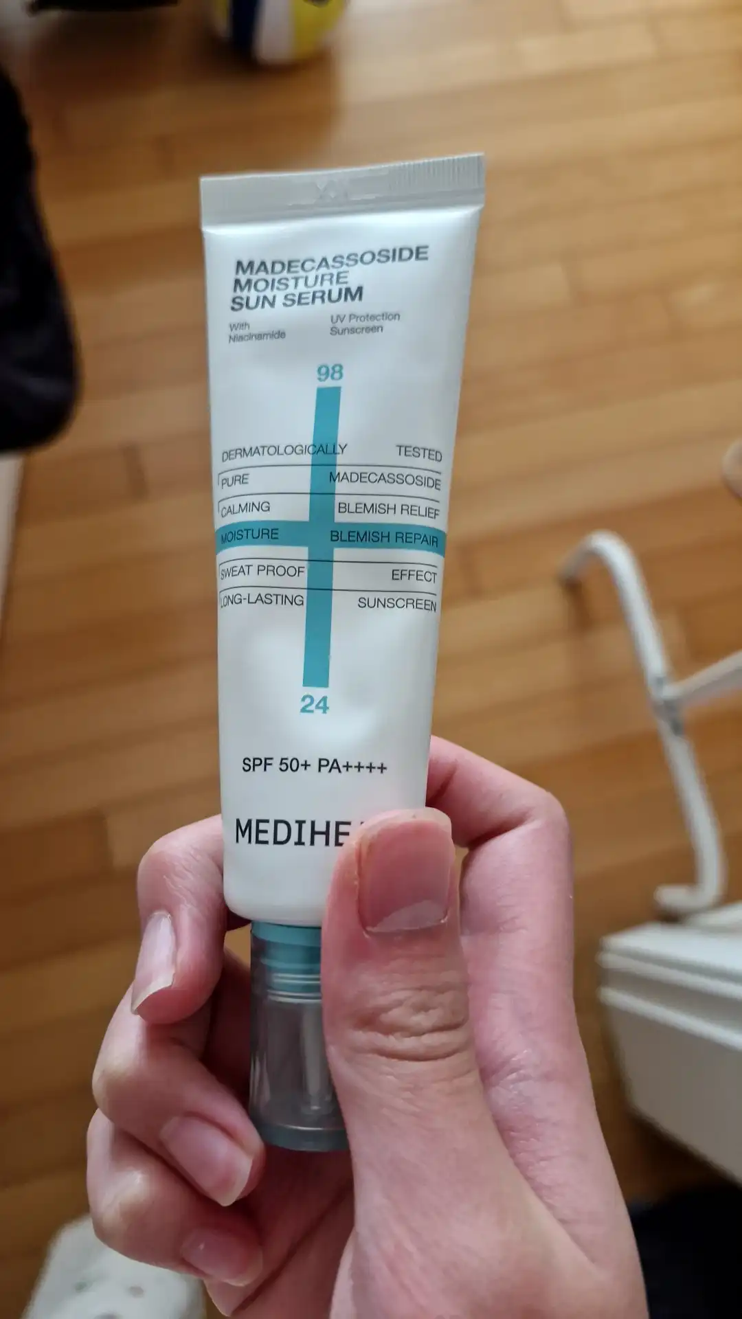 언니의파우치 리뷰 이미지 - [마데카소사이드 수분 선세럼 흔적 리페어]