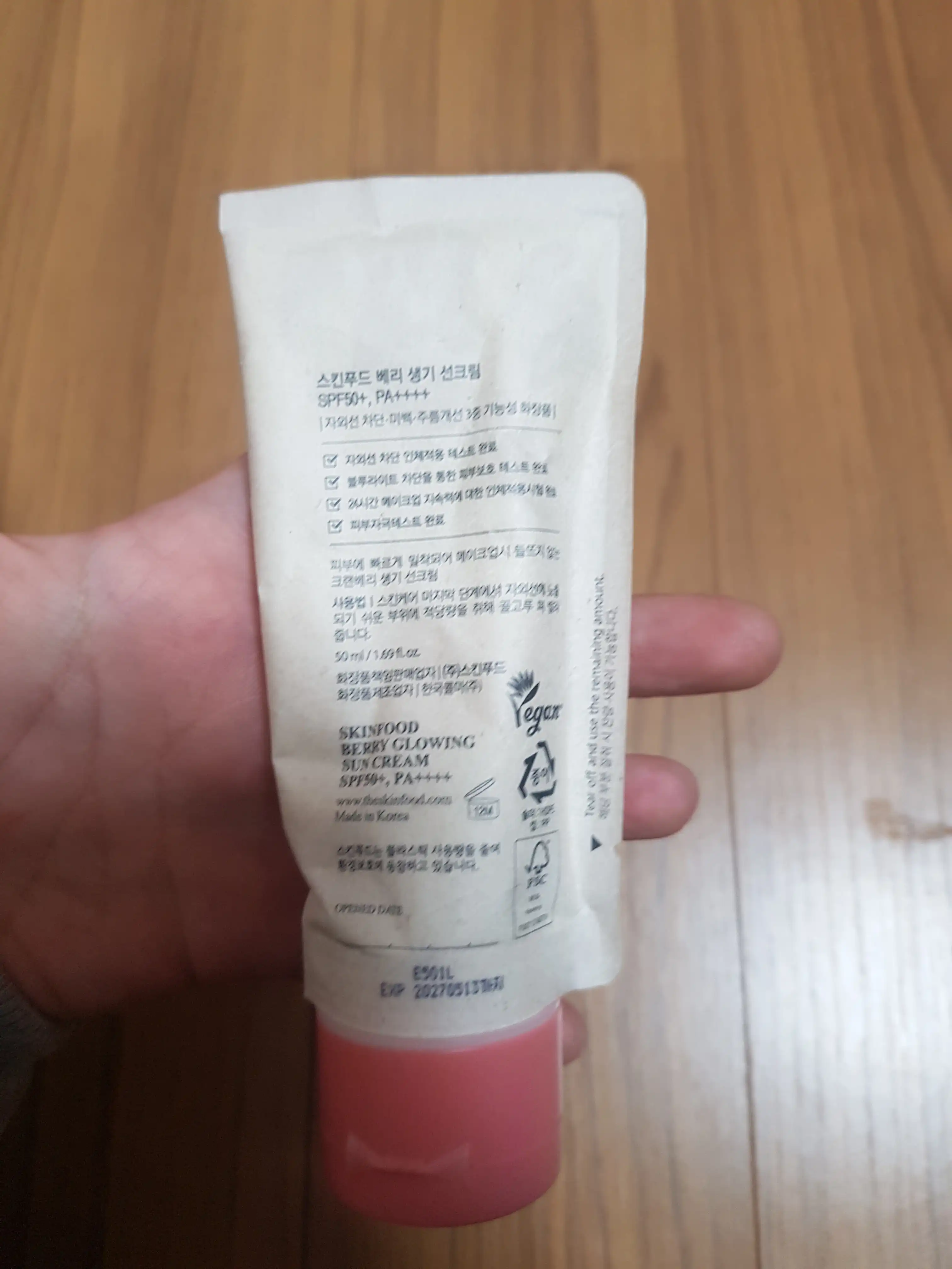 언니의파우치 리뷰 이미지 2 - [베리 생기 선크림]