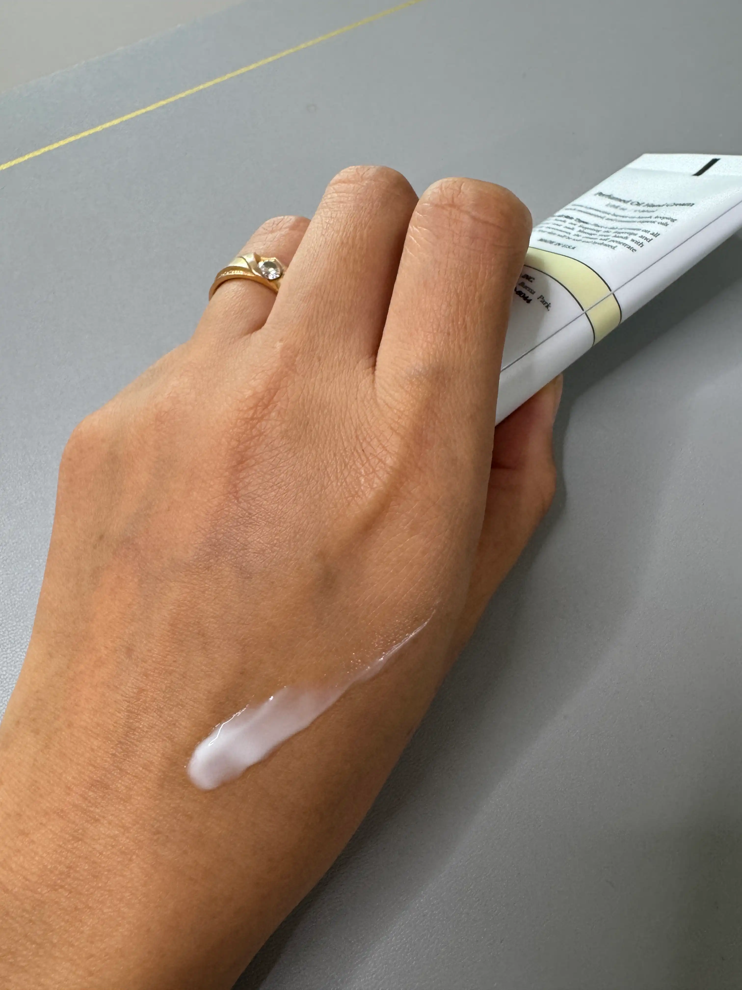 언니의파우치 리뷰 이미지 3 - [퍼퓸드 오일 핸드크림 세트]