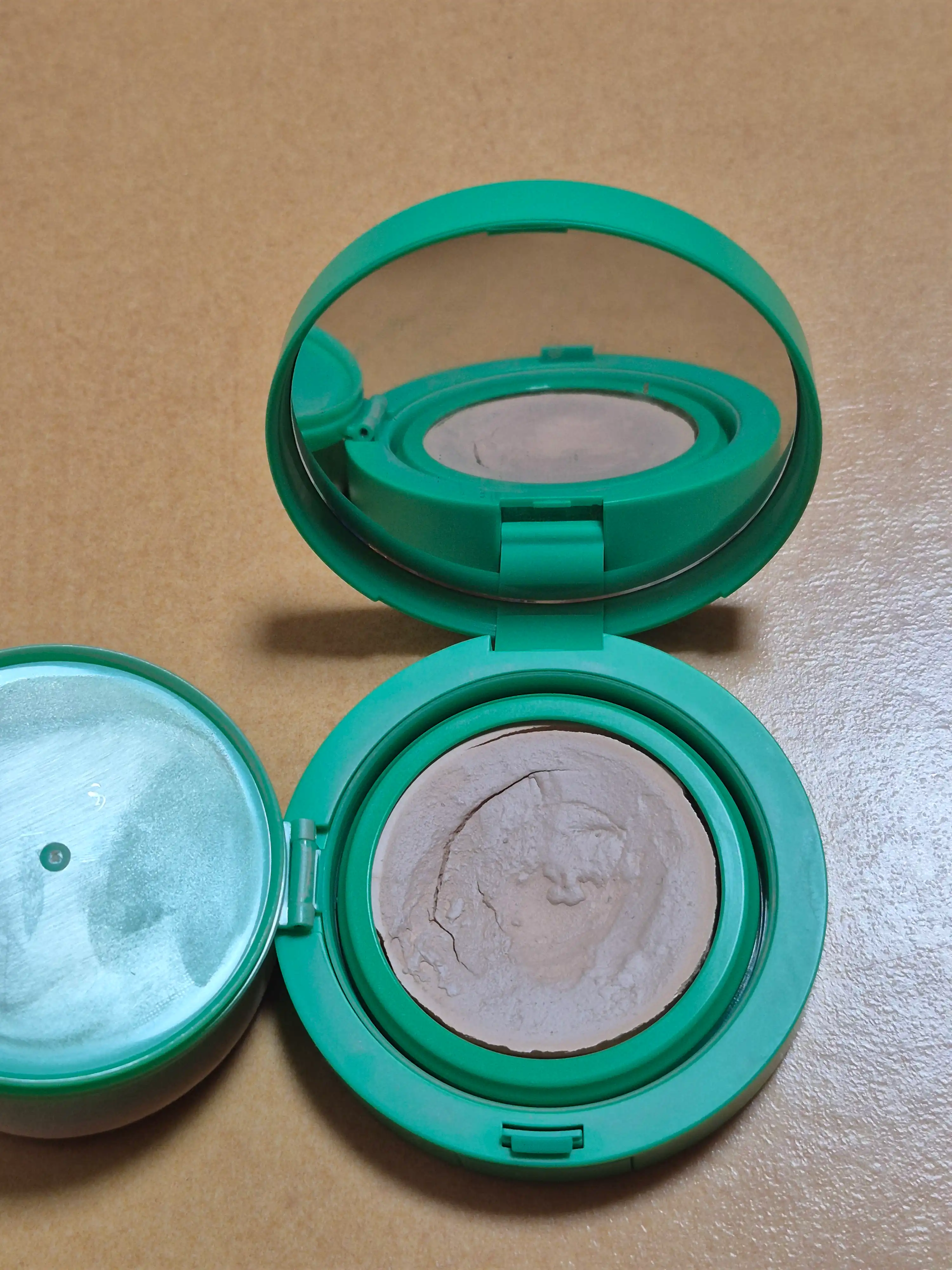 언니의파우치 리뷰 이미지 2 - [멜라 비 토닝 매트 커버 팩트]