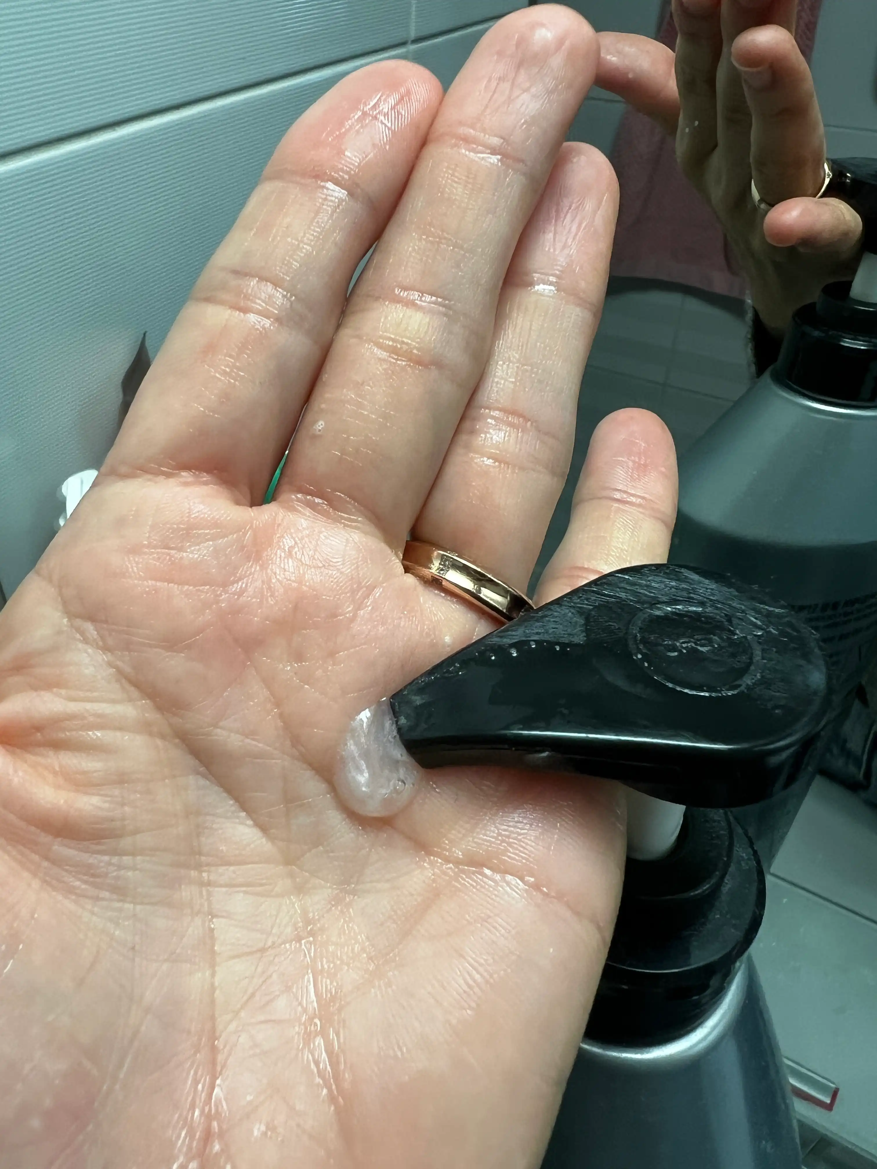 언니의파우치 리뷰 이미지 3 - [비듬 케어 쿨링 샴푸]