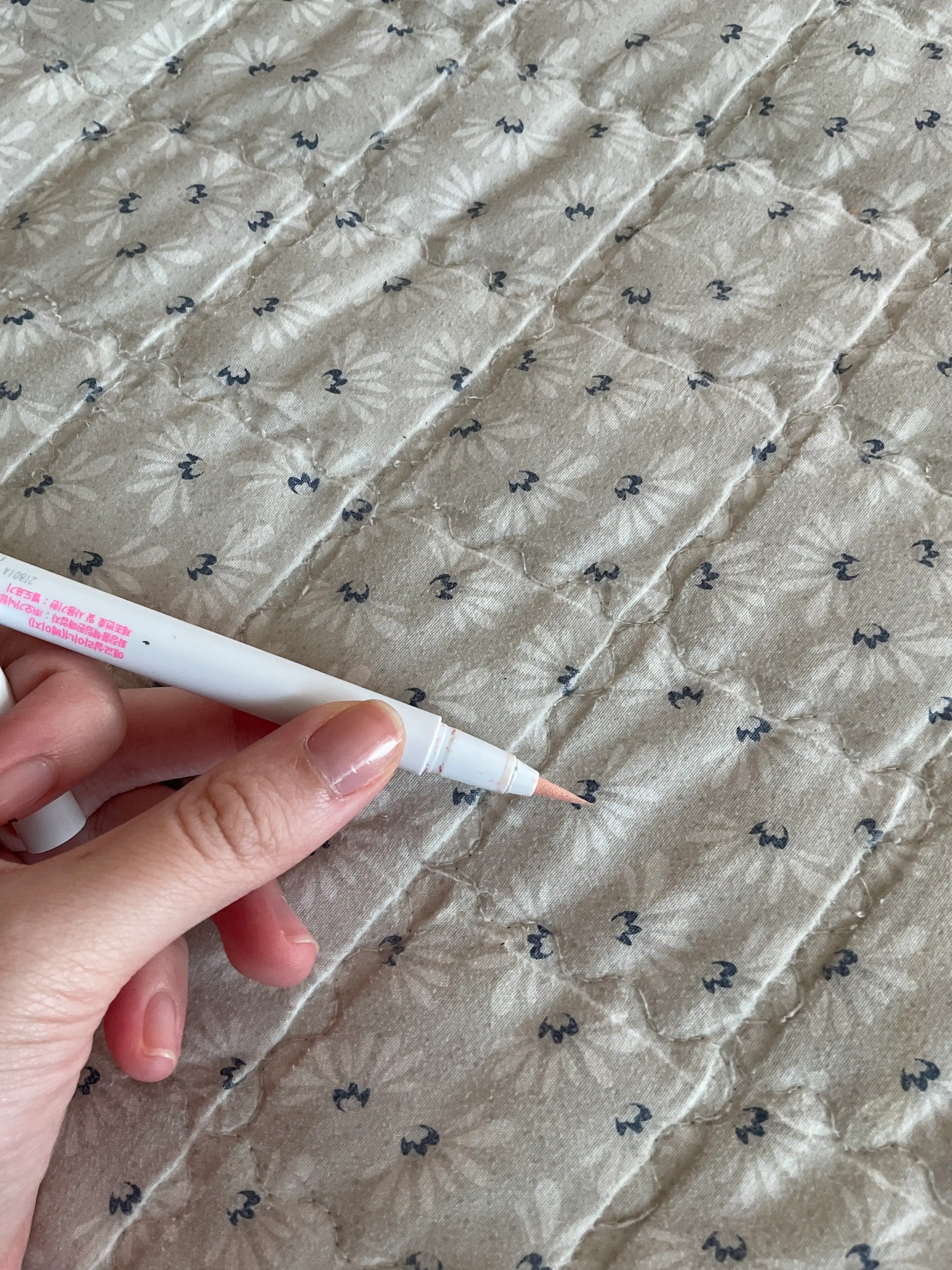 언니의파우치 리뷰 이미지 2 - [애교살 라이너 베이지]