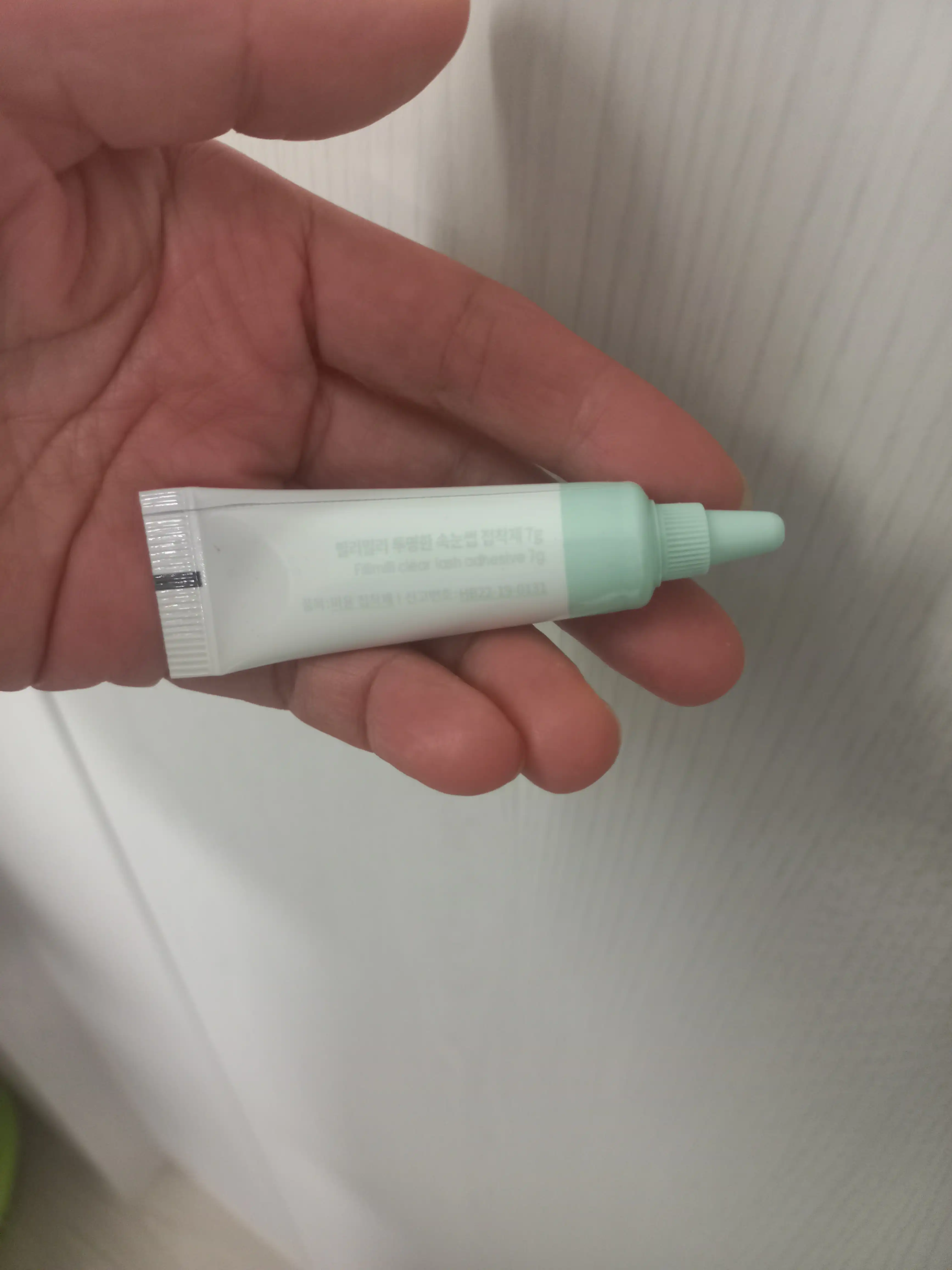 언니의파우치 리뷰 이미지 2 - [투명한 속눈썹 접착제]