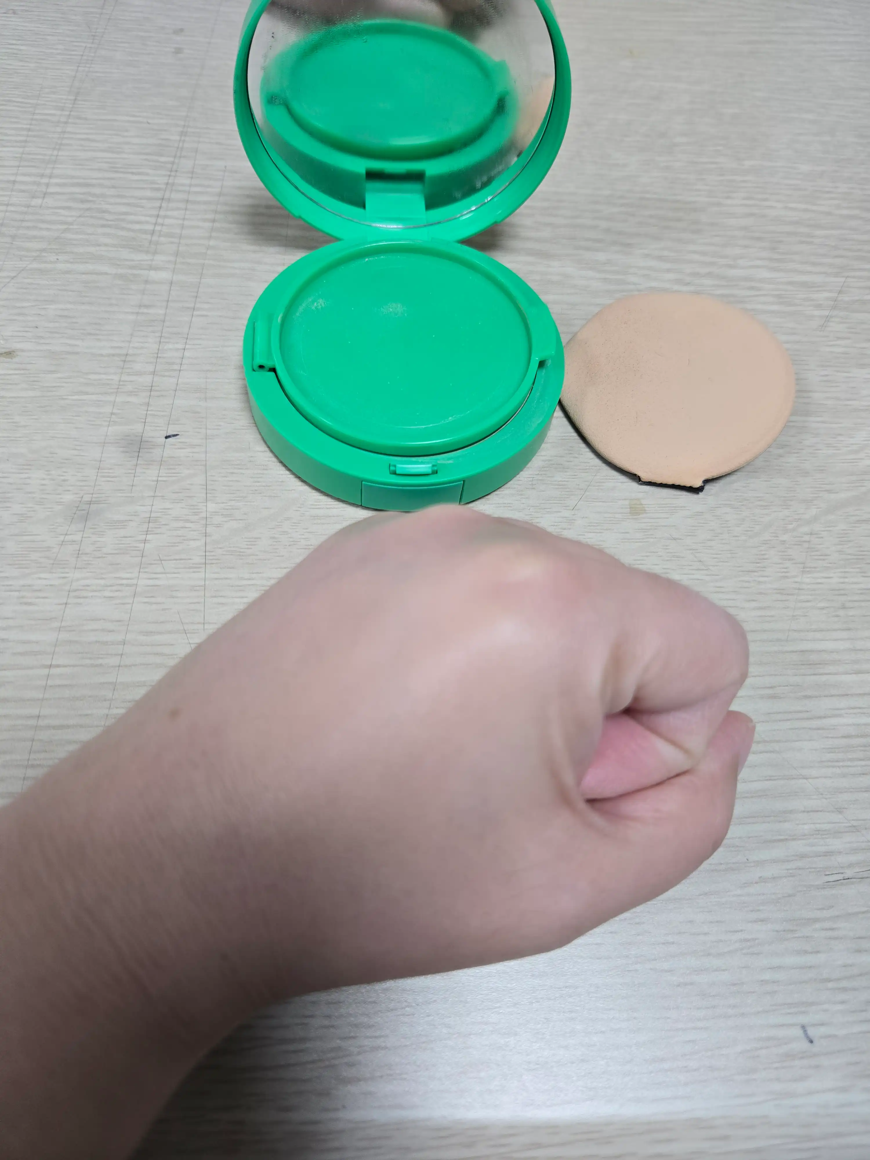 언니의파우치 리뷰 이미지 4 - [멜라 비 토닝 매트 커버 팩트]