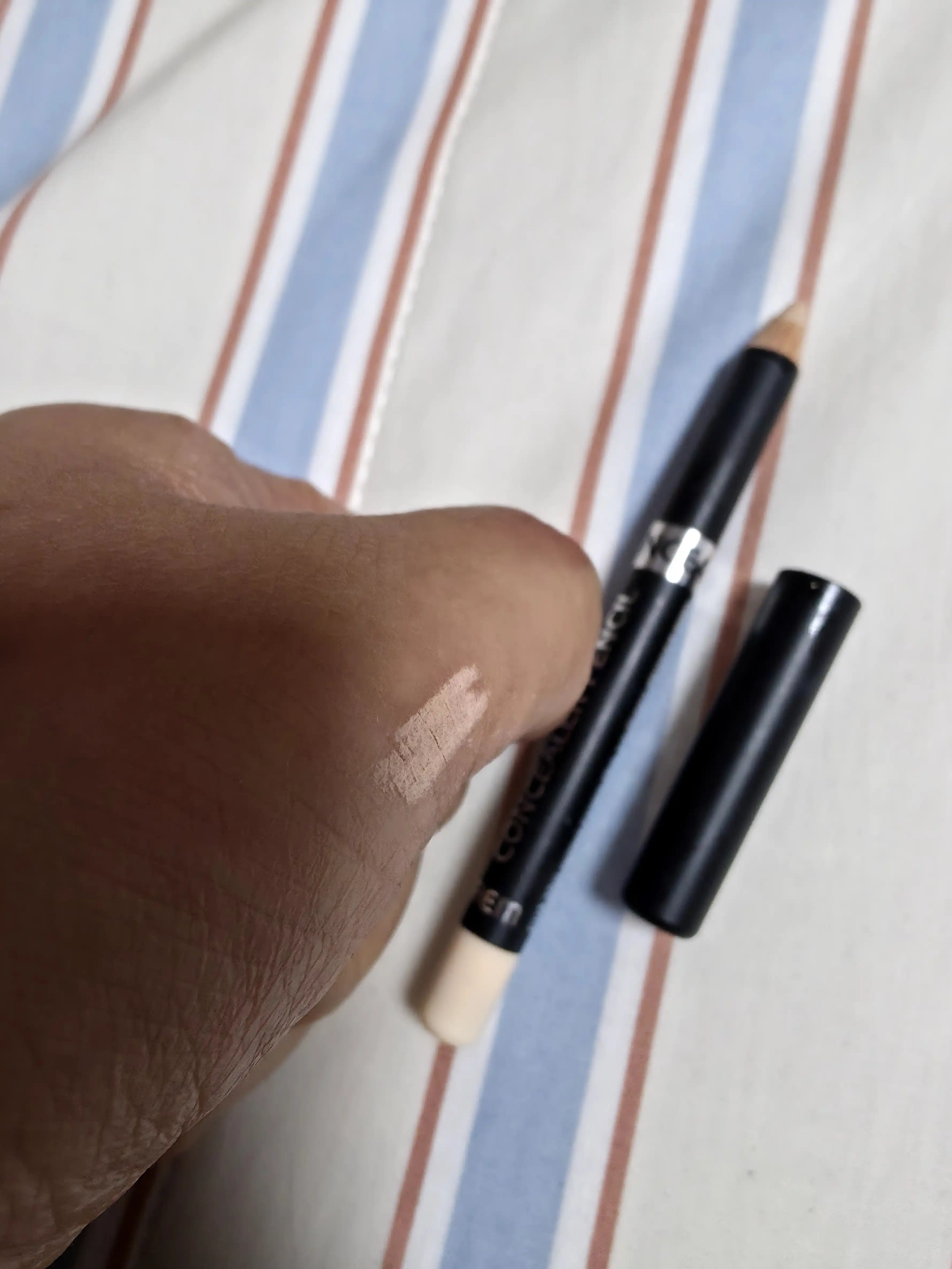 언니의파우치 리뷰 이미지 3 - [커버 퍼펙션 컨실러 펜슬]