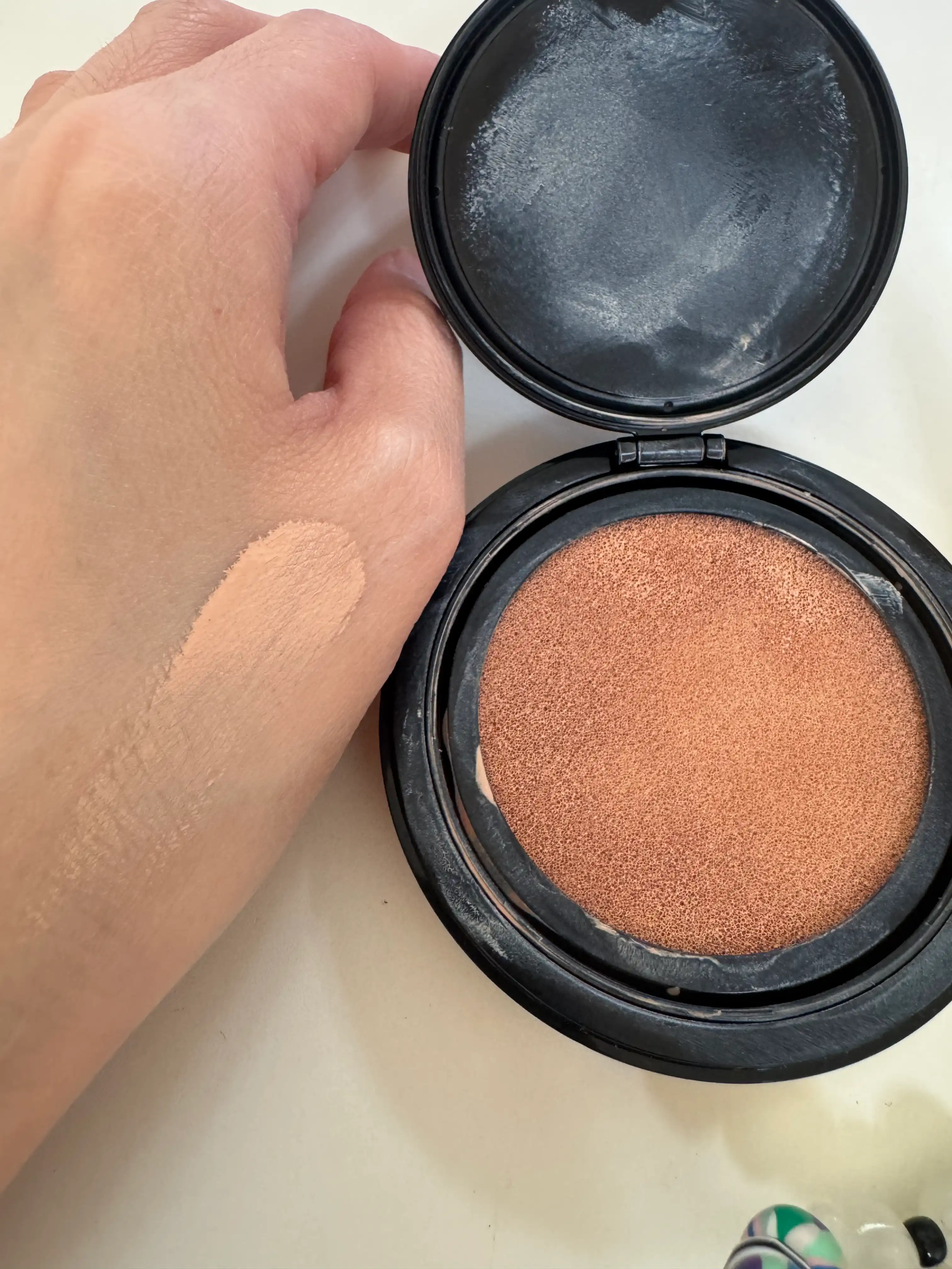 언니의파우치 리뷰 이미지 2 - [엉크르 드 뽀 꾸뛰르 쿠션 파운데이션]