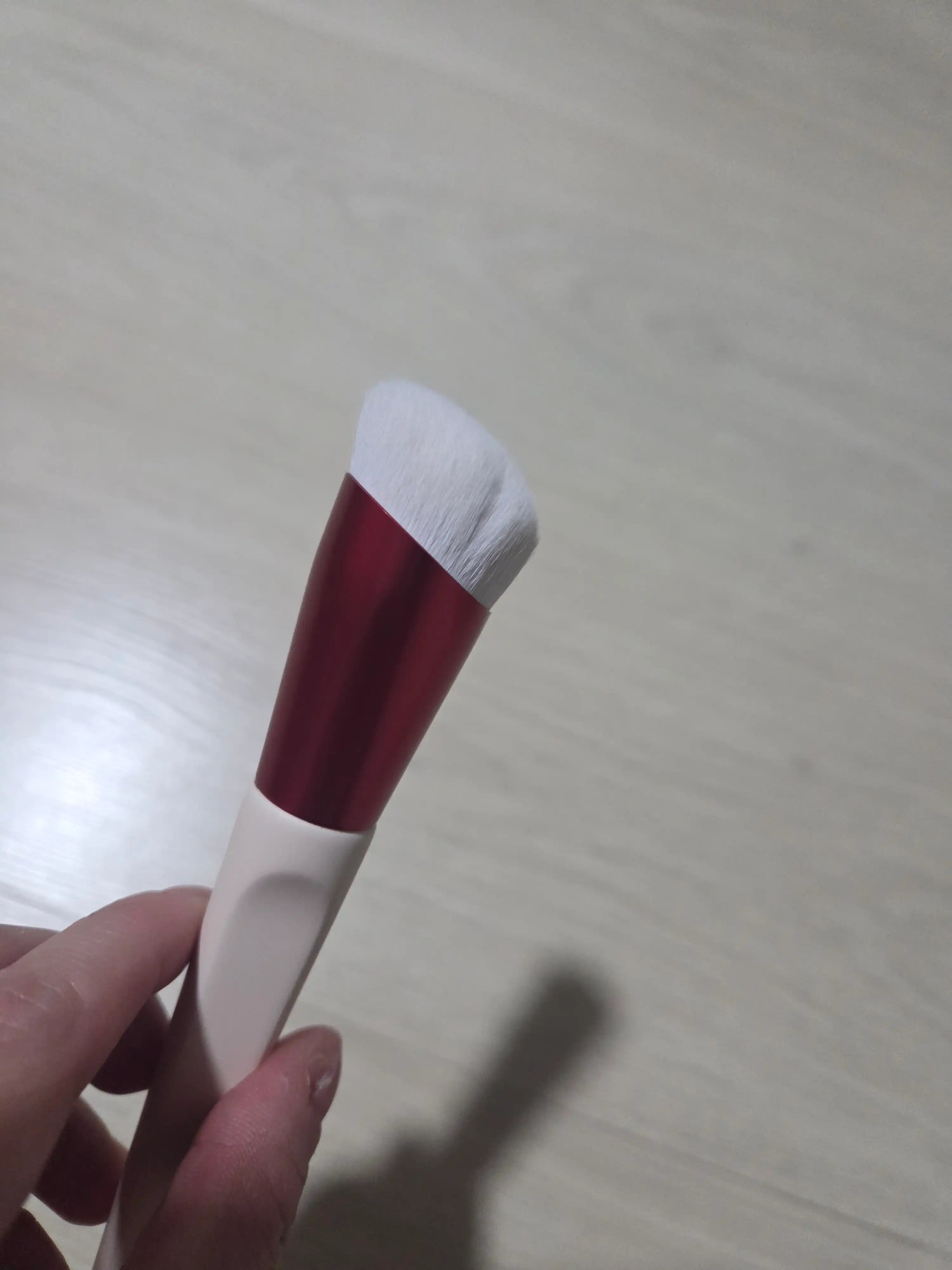 언니의파우치 리뷰 이미지 3 - [포어 블러 파운데이션 브러쉬]