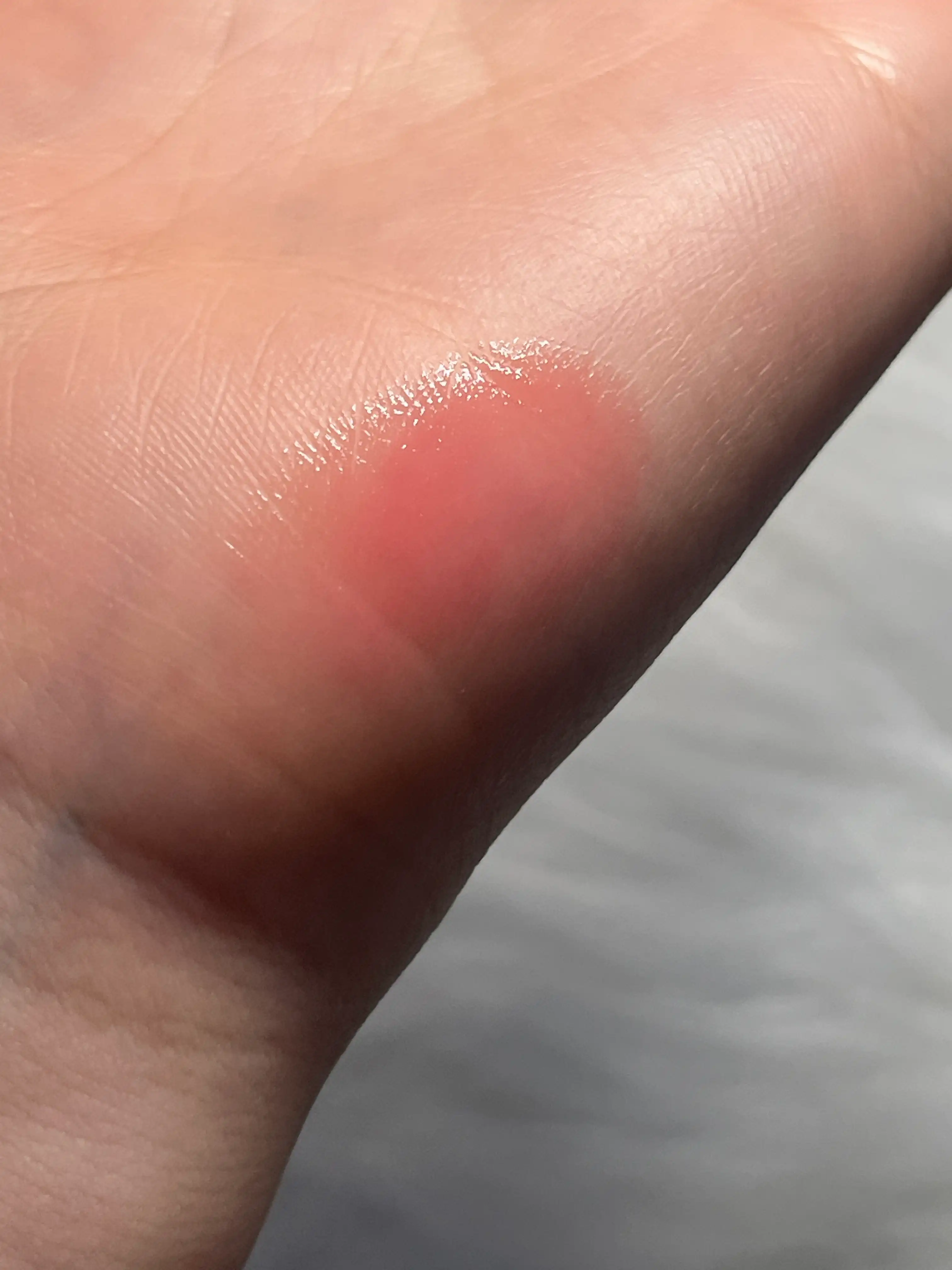 언니의파우치 리뷰 이미지 3 - [(롬앤X조앤프렌즈) 글래스팅 멜팅 밤]