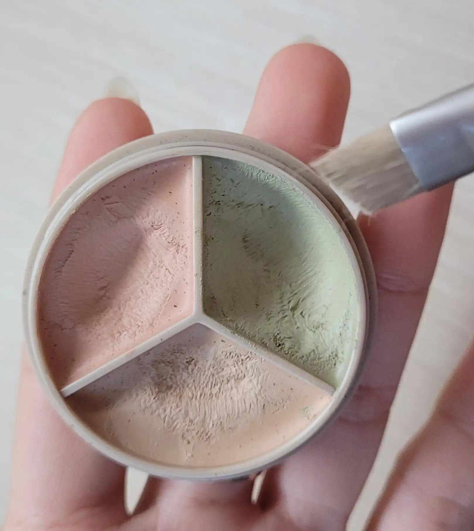 언니의파우치 리뷰 이미지 2 - [커버 퍼펙션 트리플 팟 컨실러]