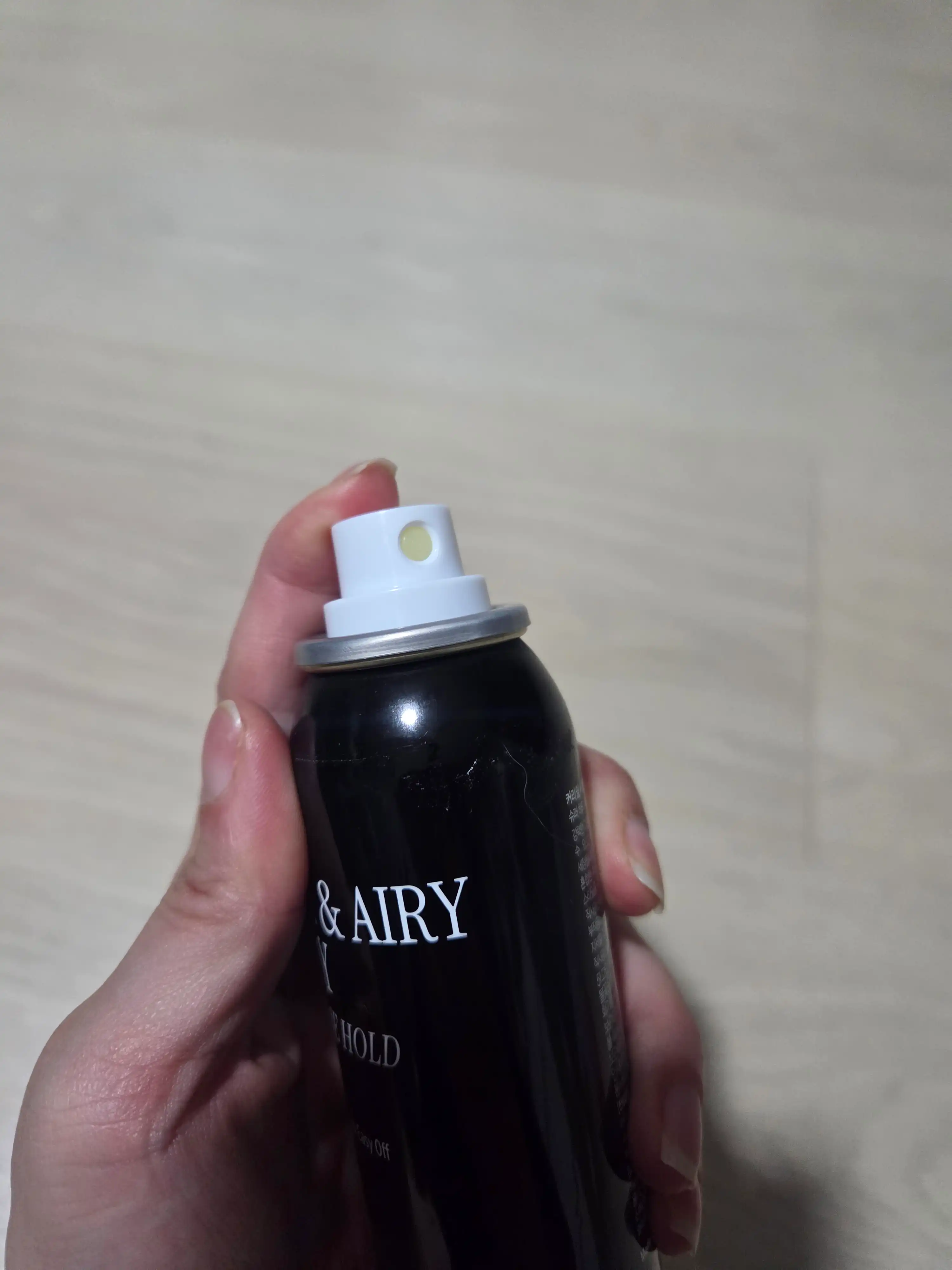 언니의파우치 리뷰 이미지 3 - [새틴 앤 에어리 스프레이 스트롱 홀드]