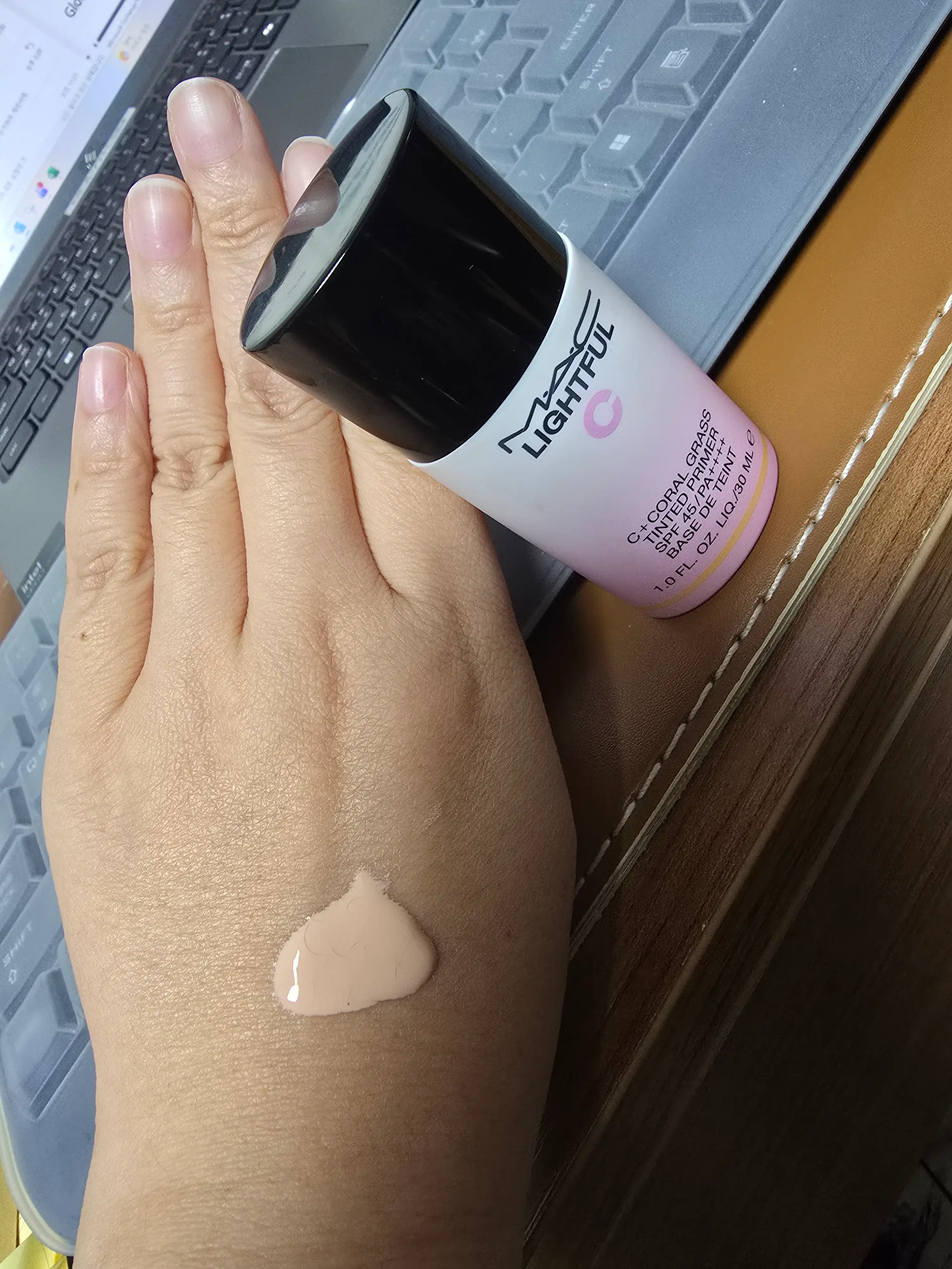 언니의파우치 리뷰 이미지 2 - [라이트풀 C 플러스 코랄 그라스 틴티드 프라이머]