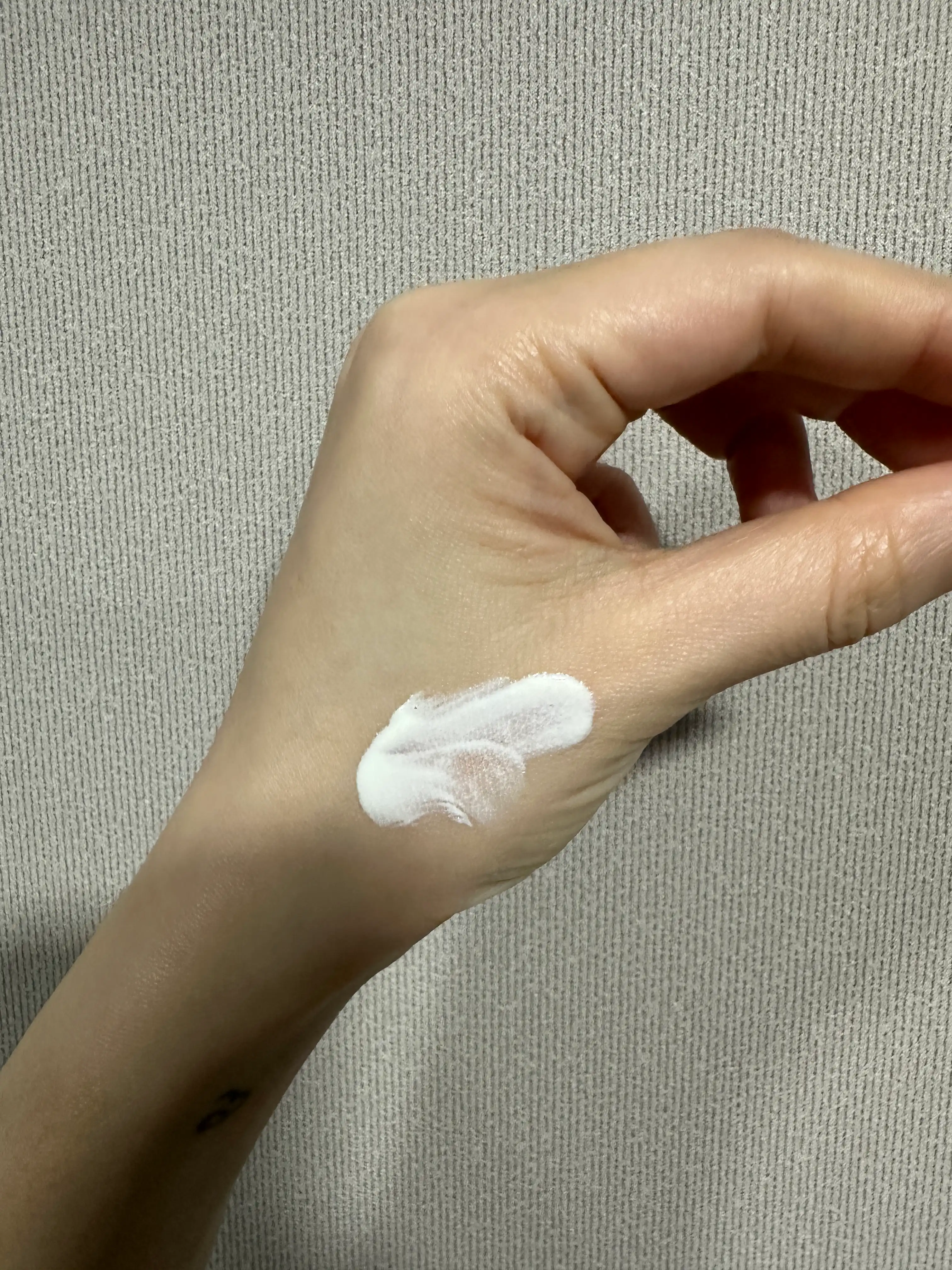 언니의파우치 리뷰 이미지 3 - [비타민씨 수분 톤업 선크림]