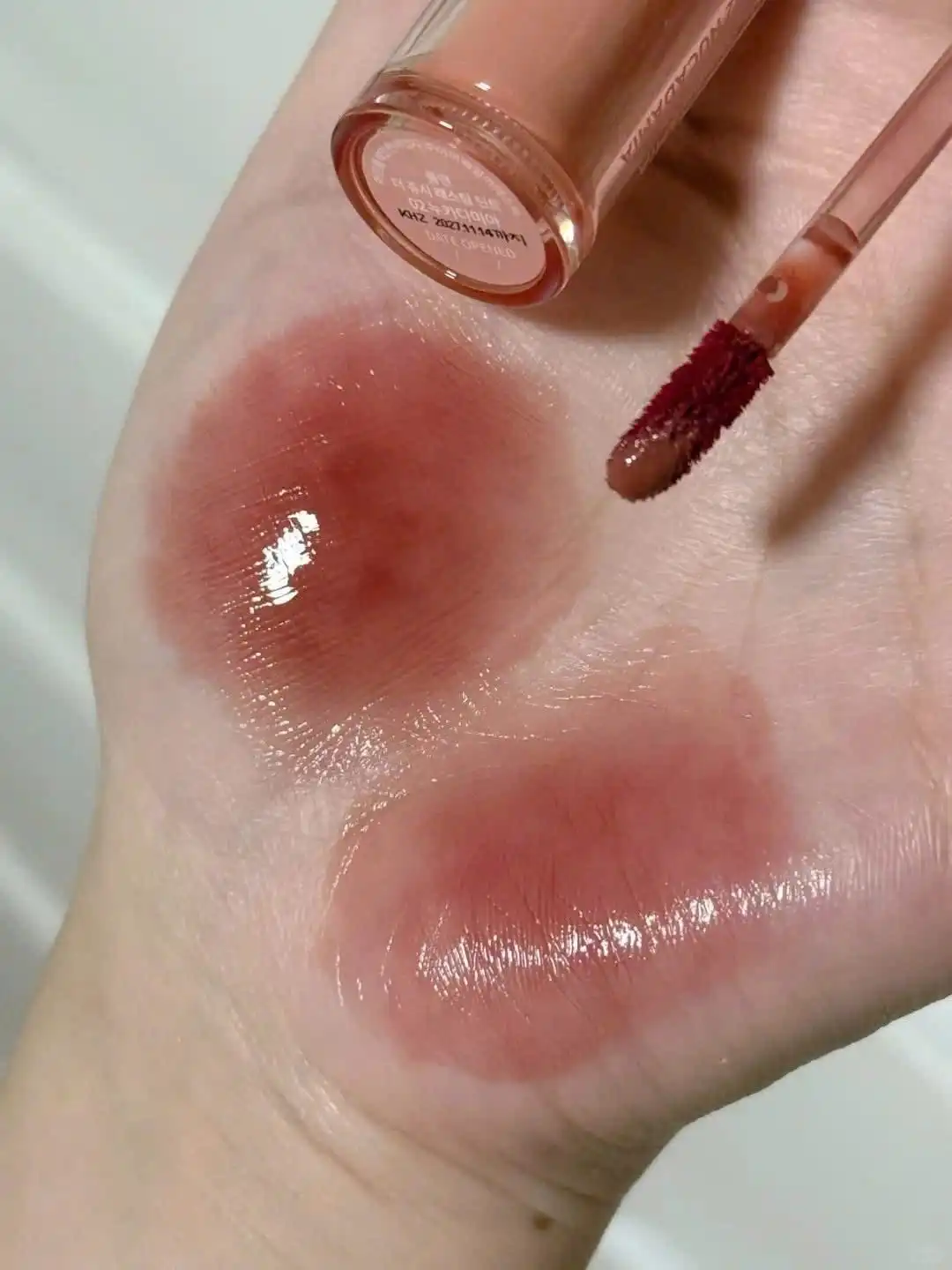 언니의파우치 리뷰 이미지 2 - [(롬앤X조앤프렌즈) 더 쥬시 래스팅 틴트]