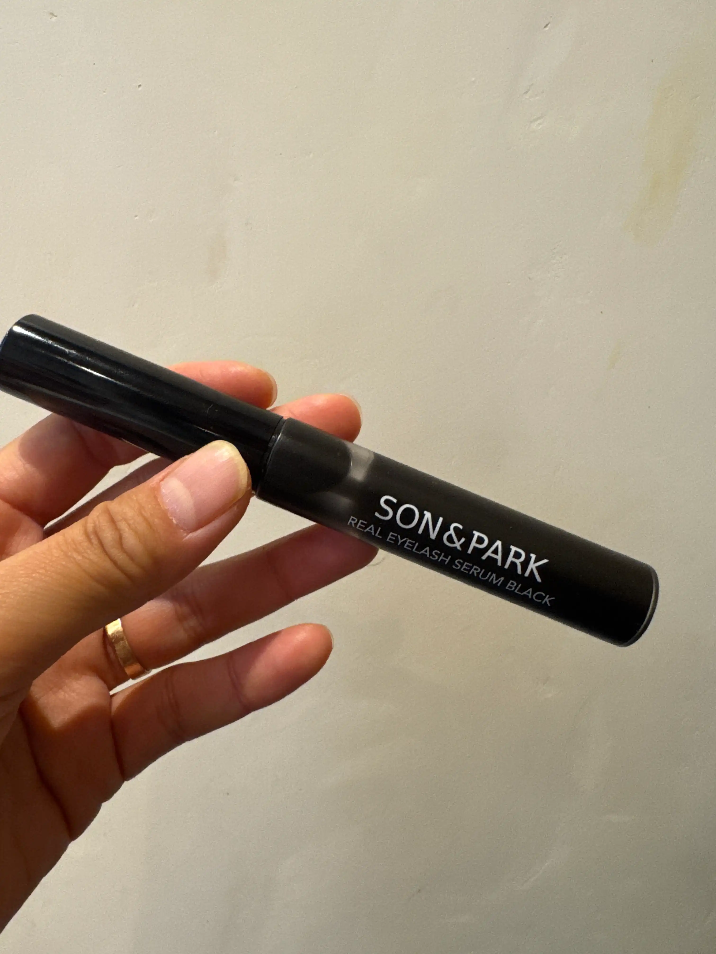 언니의파우치 리뷰 이미지 - [리얼 아이래쉬 세럼 블랙]