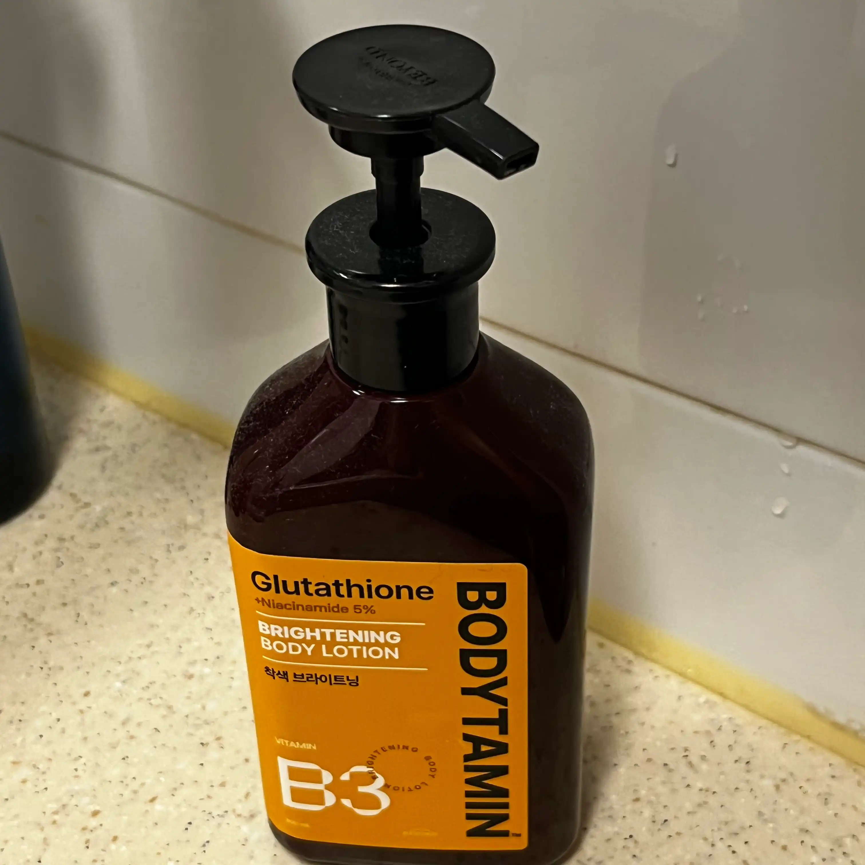 언니의파우치 리뷰 이미지 2 - [바디타민 나이아신아마이드5프로 착색브라이트닝 바디로션]