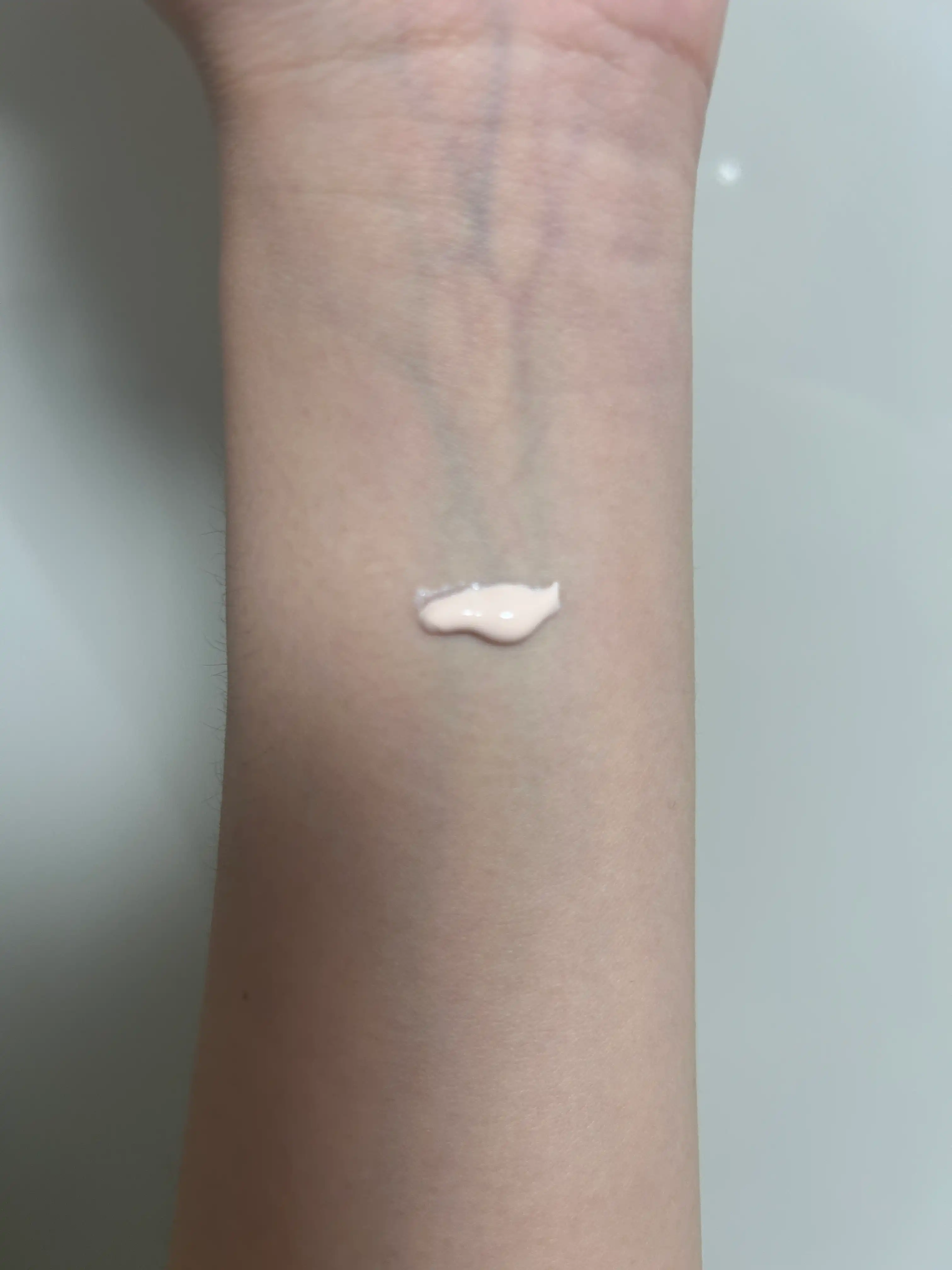 언니의파우치 리뷰 이미지 2 - [맑은 어성초 진정 수분 톤업 선크림]