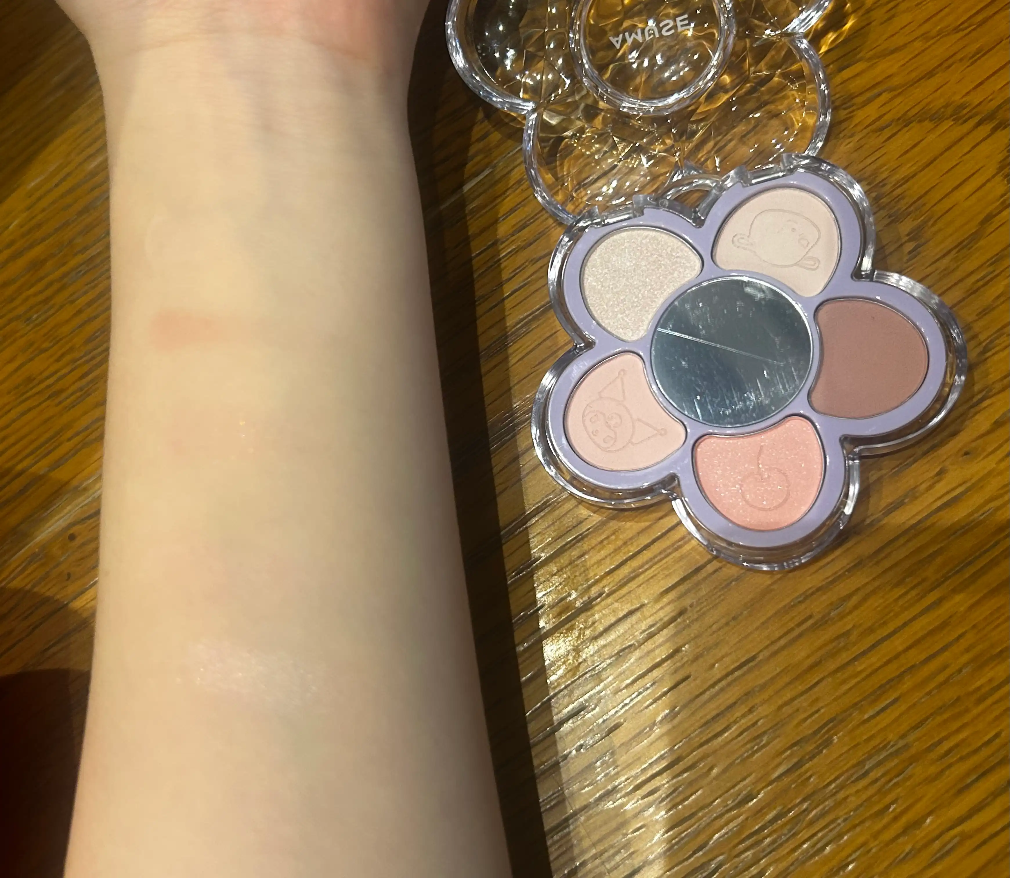 언니의파우치 리뷰 이미지 3 - [(마이멜로디&쿠로미 에디션) 꽃 아이 팔레트]