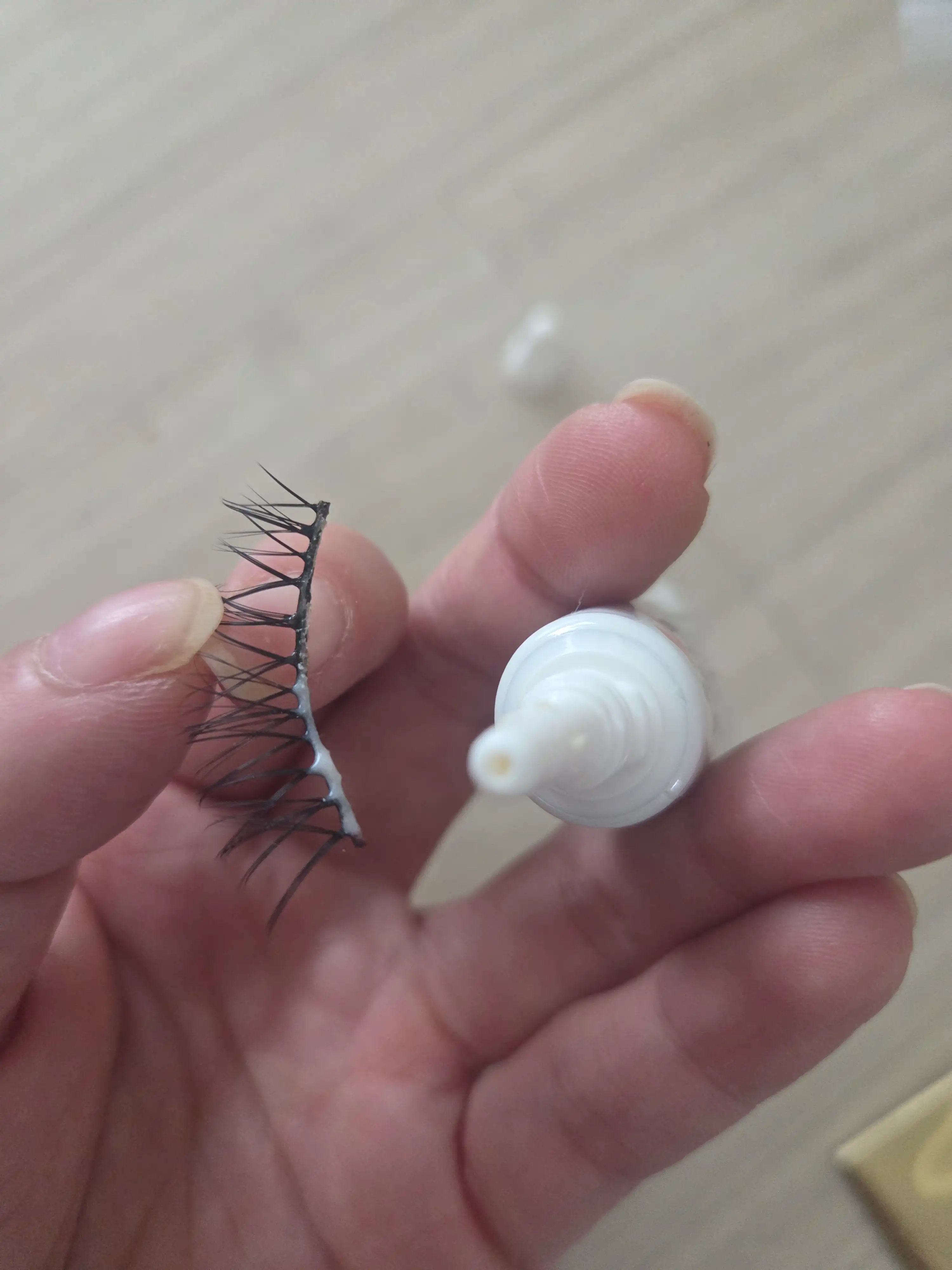 언니의파우치 리뷰 이미지 3 - [듀오뷰티 속눈썹 접착제]