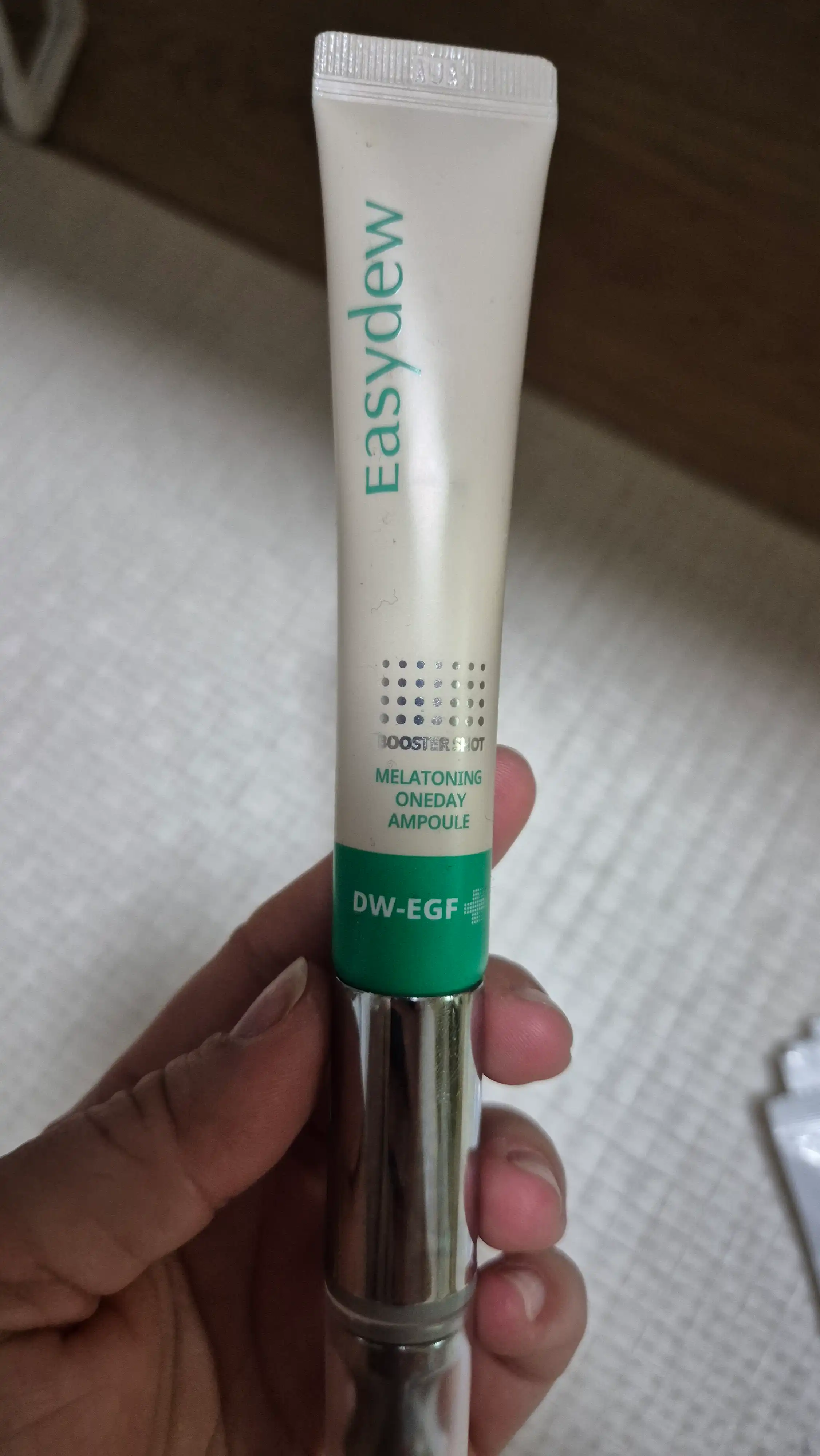 언니의파우치 리뷰 이미지 - [디더블유 이지에프 멜라토닝 원데이 앰플 부스터 샷]