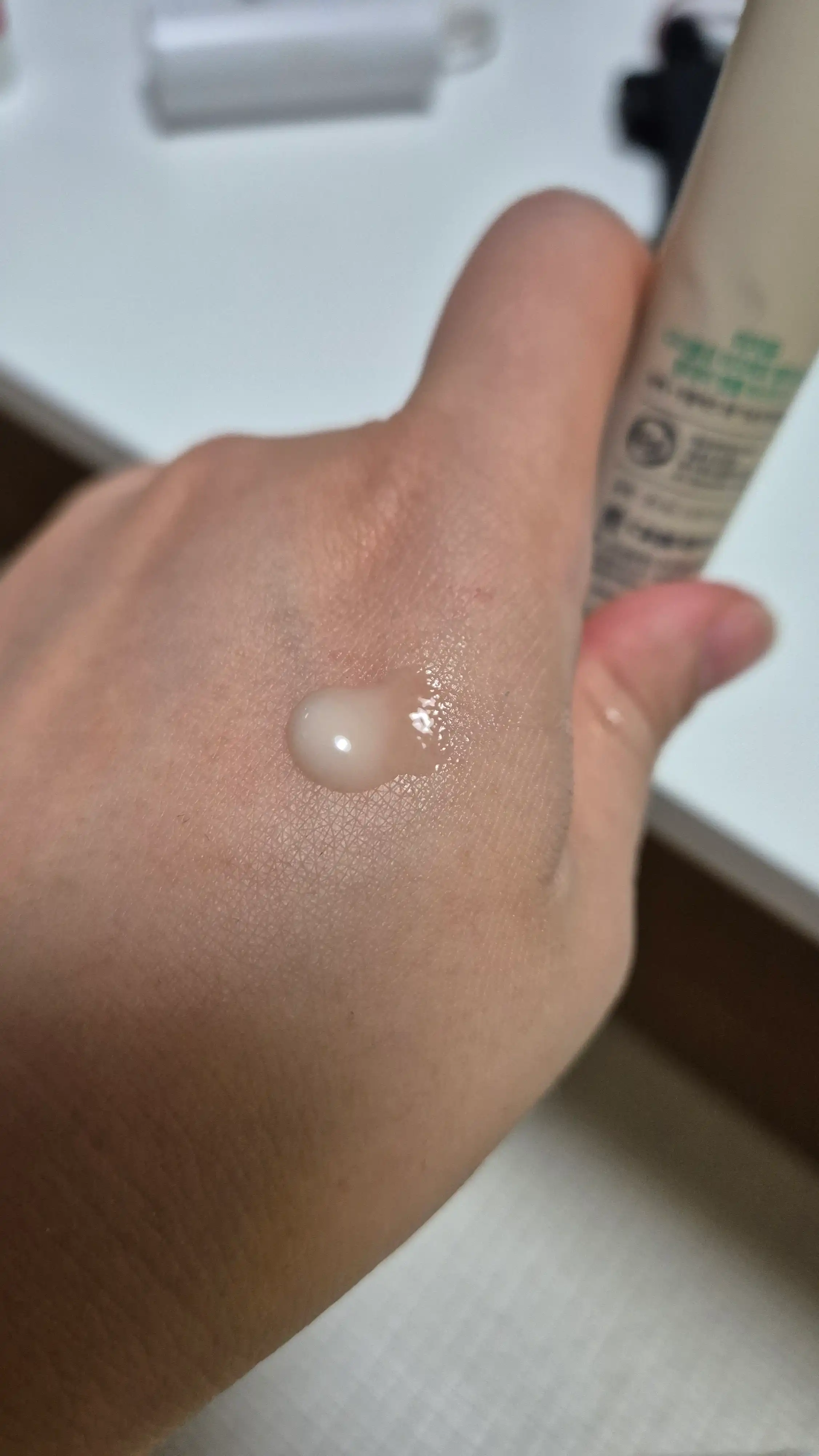 언니의파우치 리뷰 이미지 3 - [디더블유 이지에프 멜라토닝 원데이 앰플 부스터 샷]