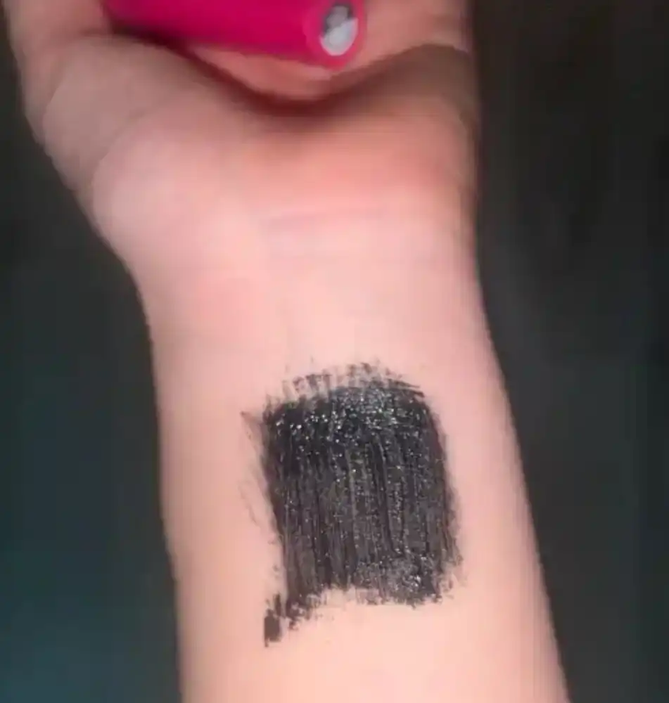 언니의파우치 리뷰 이미지 3 - [래쉬넉아웃 엑스트라 볼륨 마스카라]