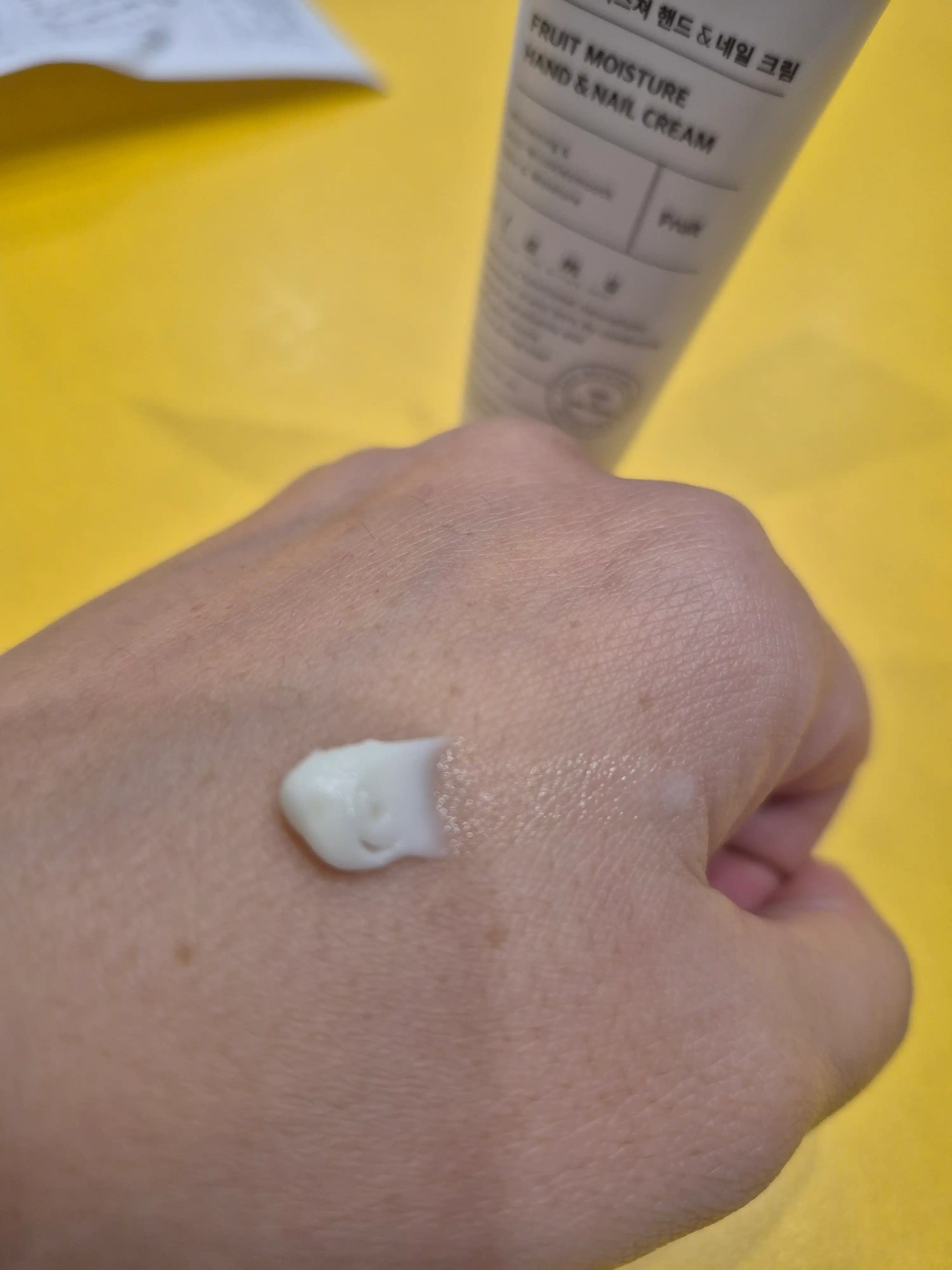 언니의파우치 리뷰 이미지 3 - [디라무 프룻 모이스쳐 핸드 앤 네일크림]