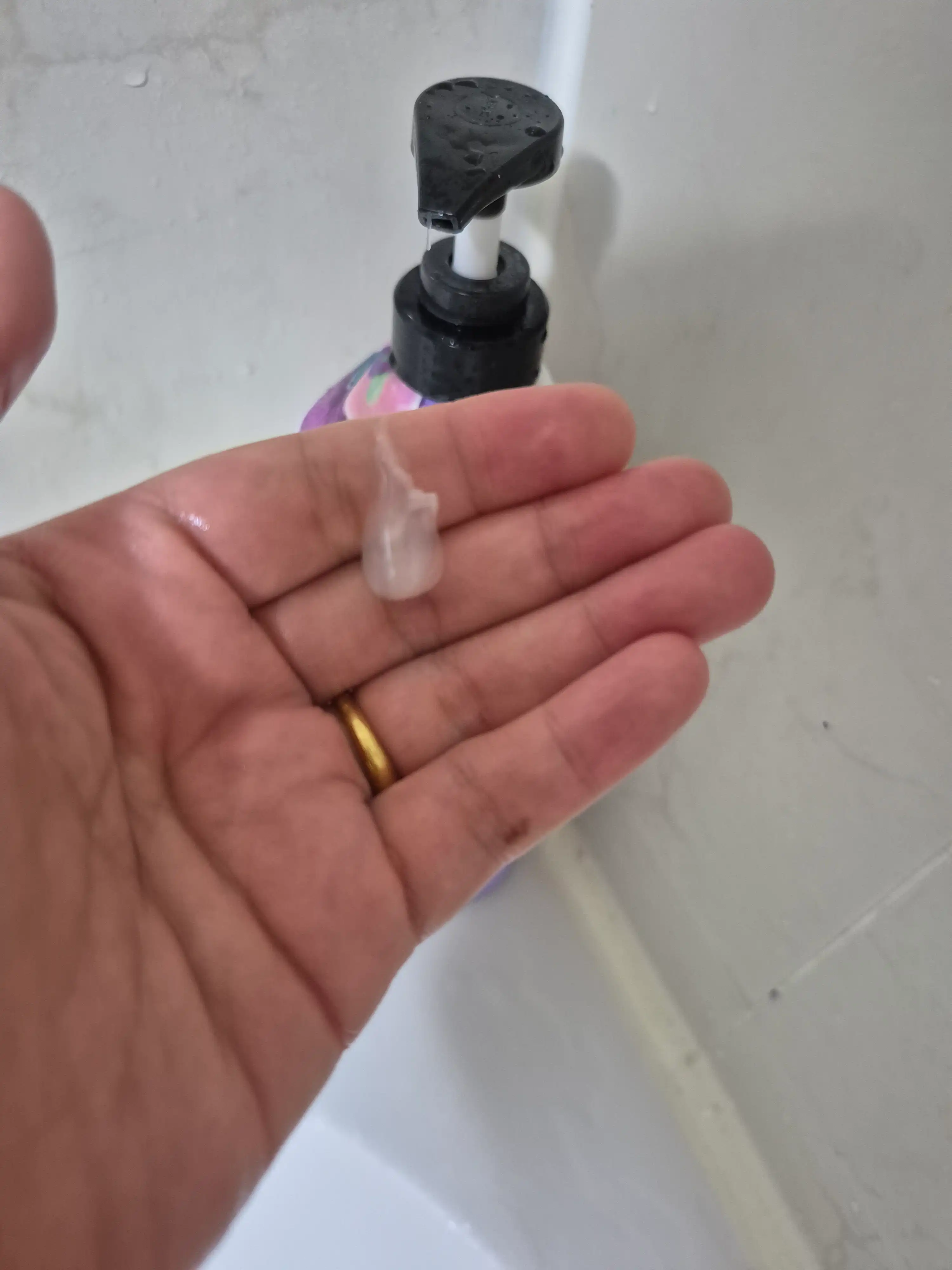 언니의파우치 리뷰 이미지 3 - [바이올렛 로즈 퍼퓸 샴푸]