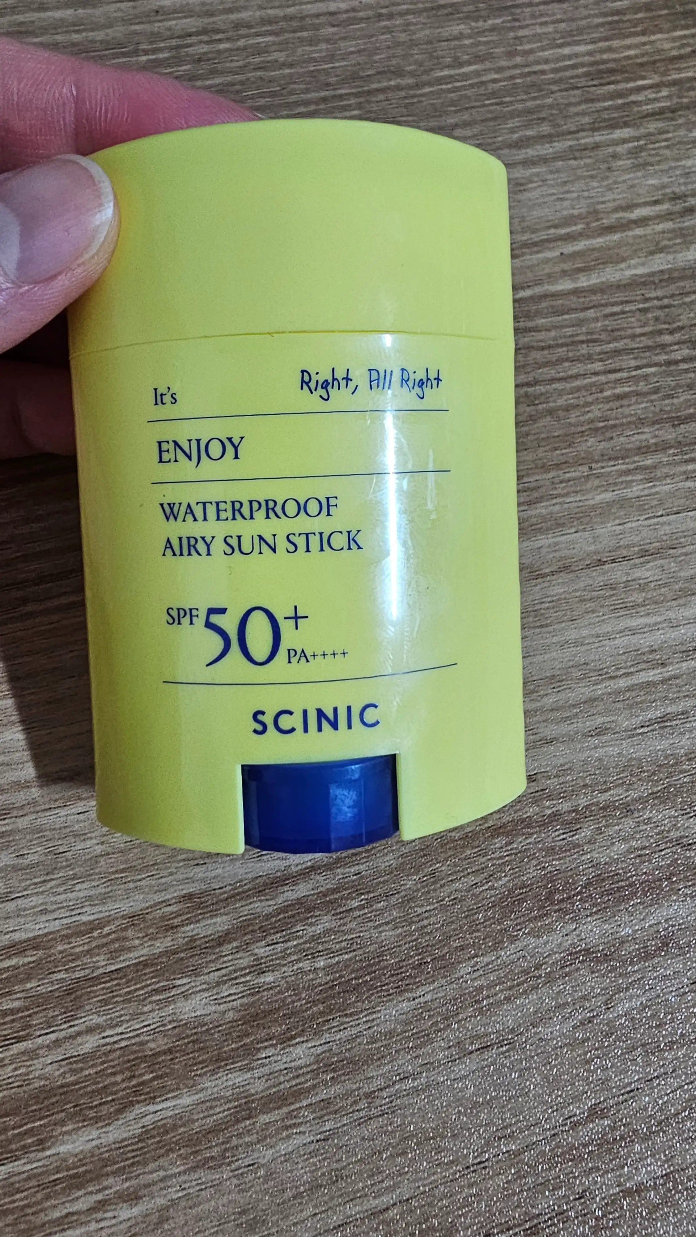 언니의파우치 리뷰 이미지 2 - [엔조이 워터프루프 바디 앤 페이스 에어리 선스틱]