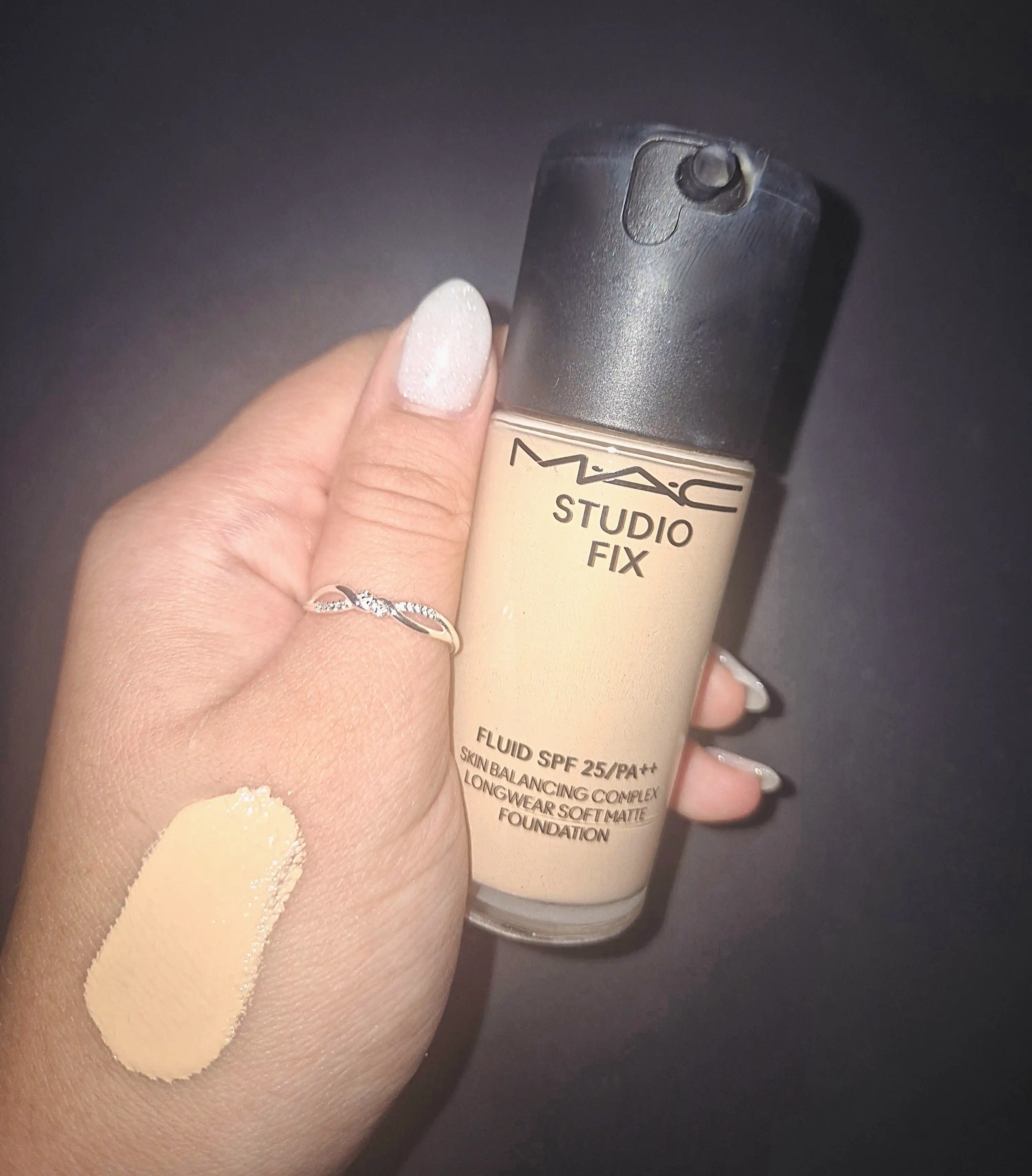 선택된 언니의파우치 리뷰 이미지 - [스튜디오 픽스 플루이드 스킨 밸런싱 콤플렉스 롱웨어 소프트 매트 파운데이션]