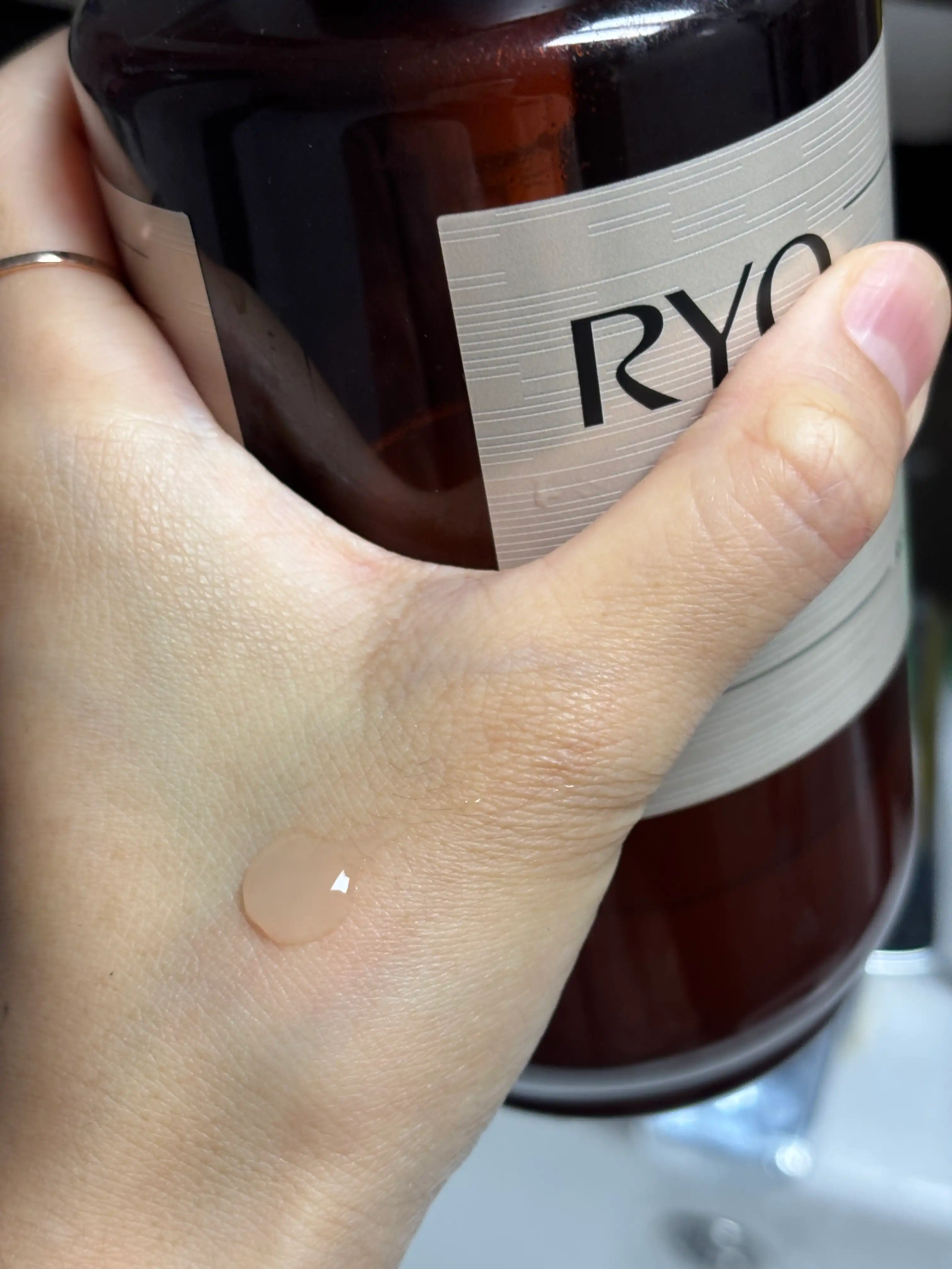 언니의파우치 리뷰 이미지 2 - [루트젠 퍼퓸 탈모증상전문케어 트리트먼트 [프리지아&뮤겟]]