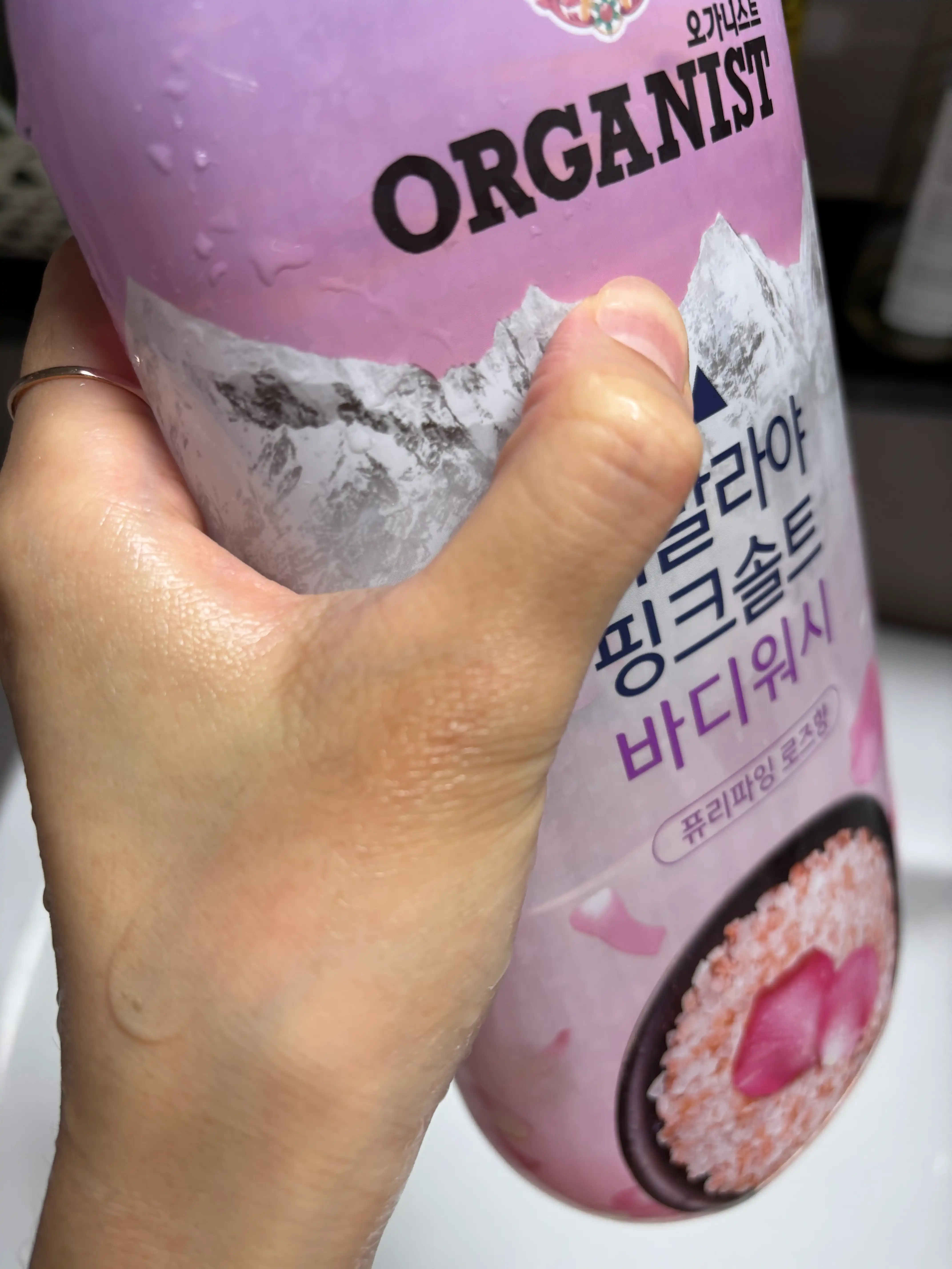 언니의파우치 리뷰 이미지 2 - [히말라야 핑크솔트 바디워시 퓨리파잉로즈]