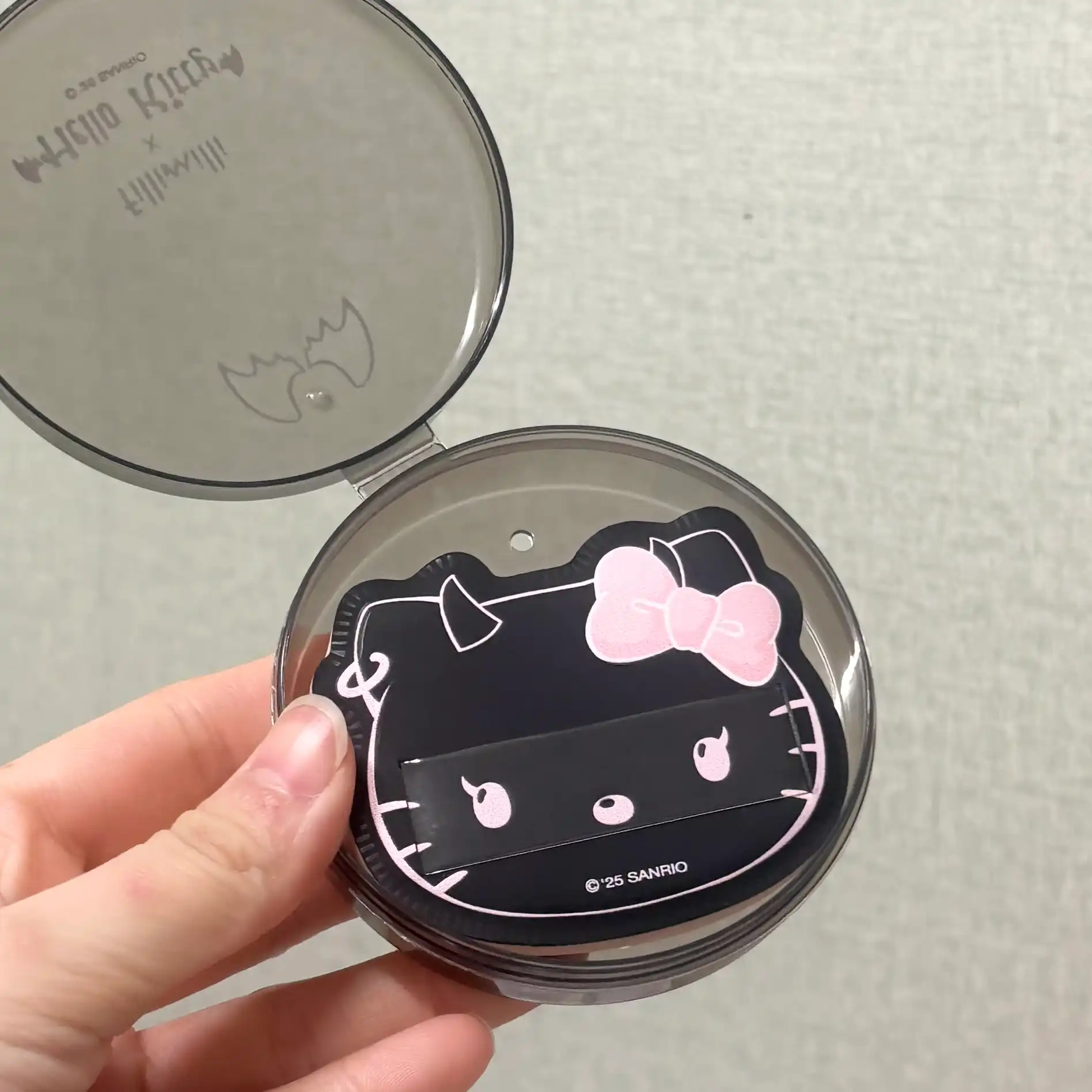 언니의파우치 리뷰 이미지 3 - [(필리밀리X헬로키티 천사와악마) 정교한 통통퍼프]