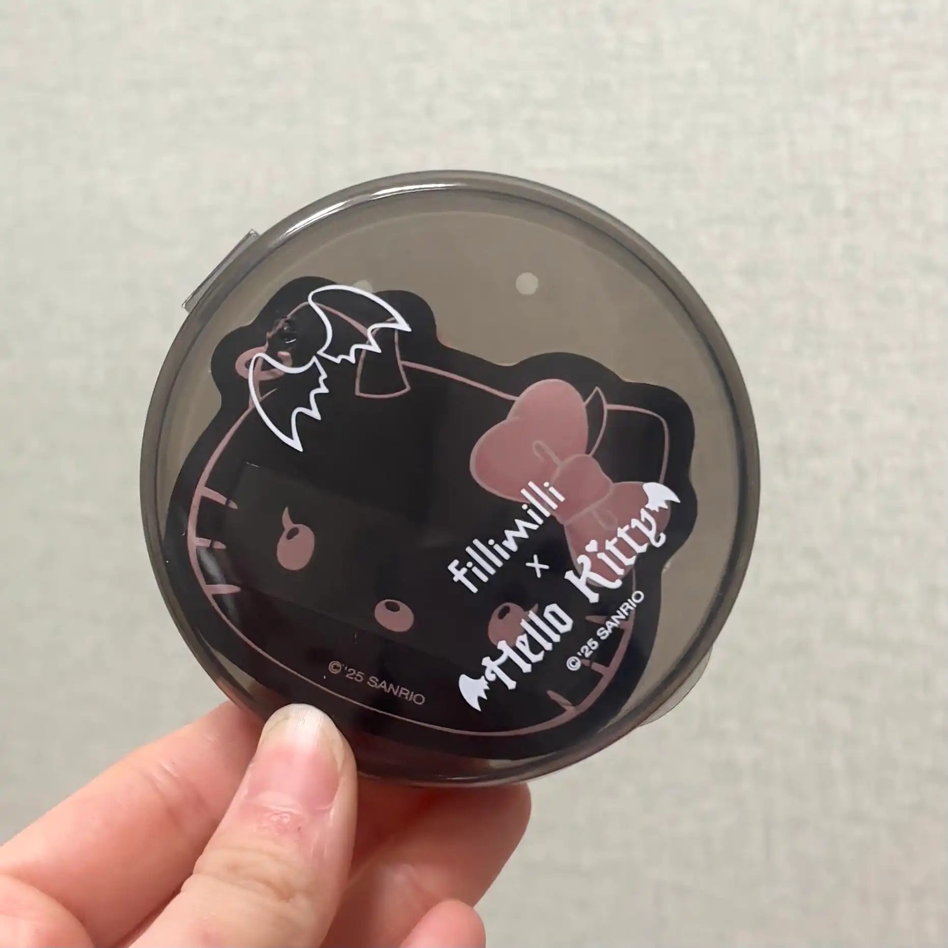 언니의파우치 리뷰 이미지 2 - [(필리밀리X헬로키티 천사와악마) 정교한 통통퍼프]