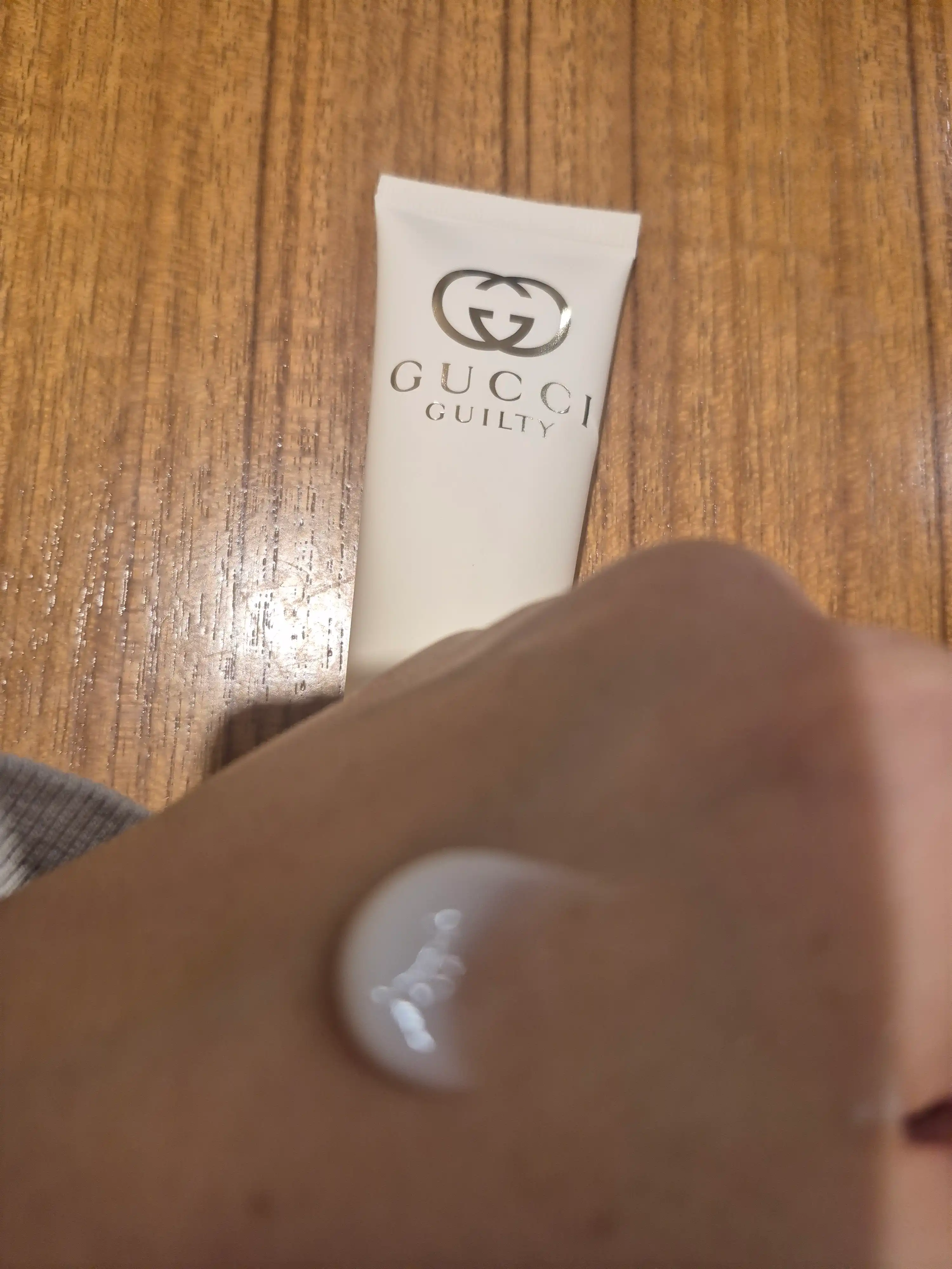 언니의파우치 리뷰 이미지 3 - [길티 뿌르 팜므 바디 로션]