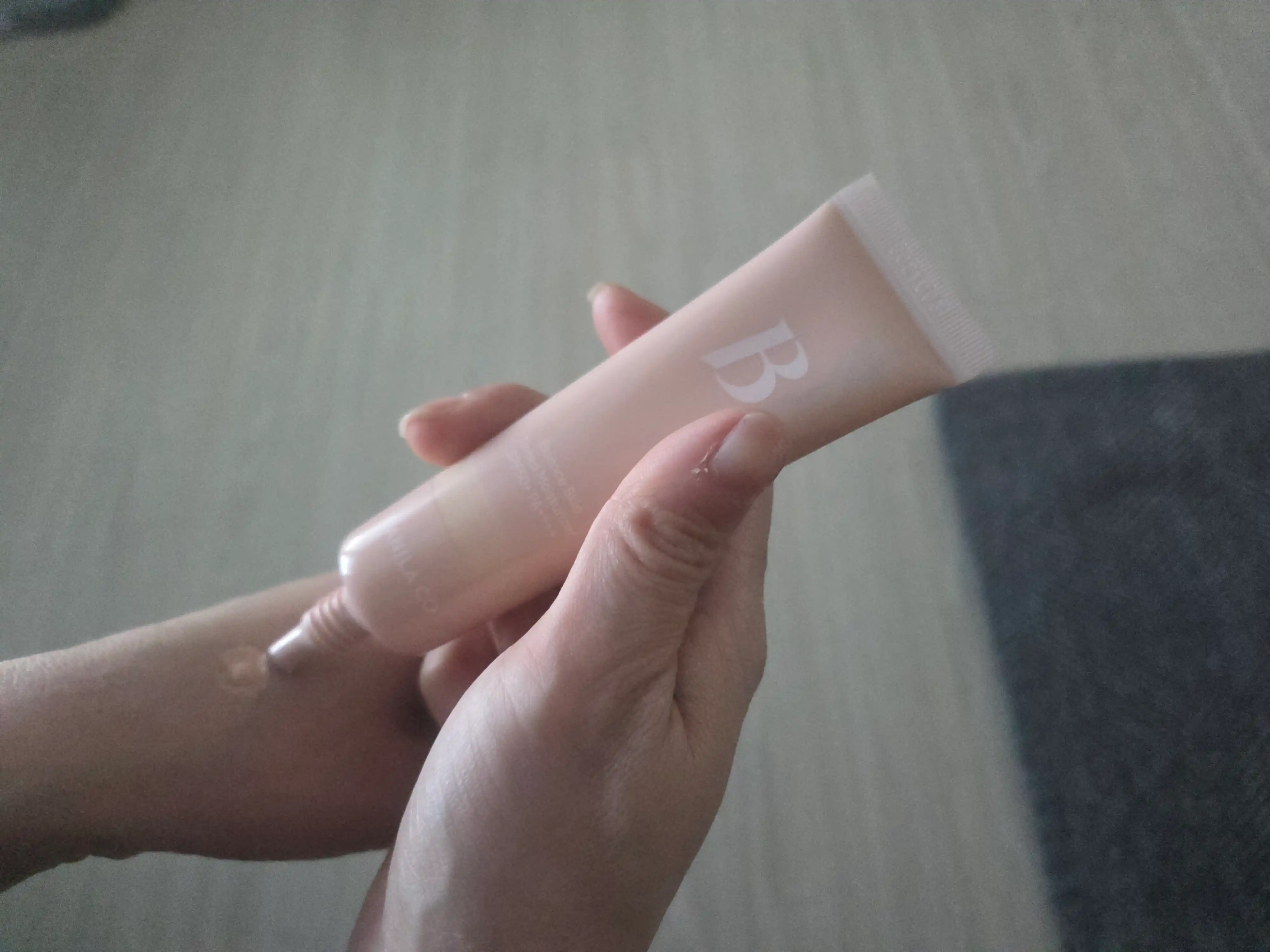 언니의파우치 리뷰 이미지 2 - [에센스 스킨 톤업 BB 틴티드 모이스처라이저 크림 ]