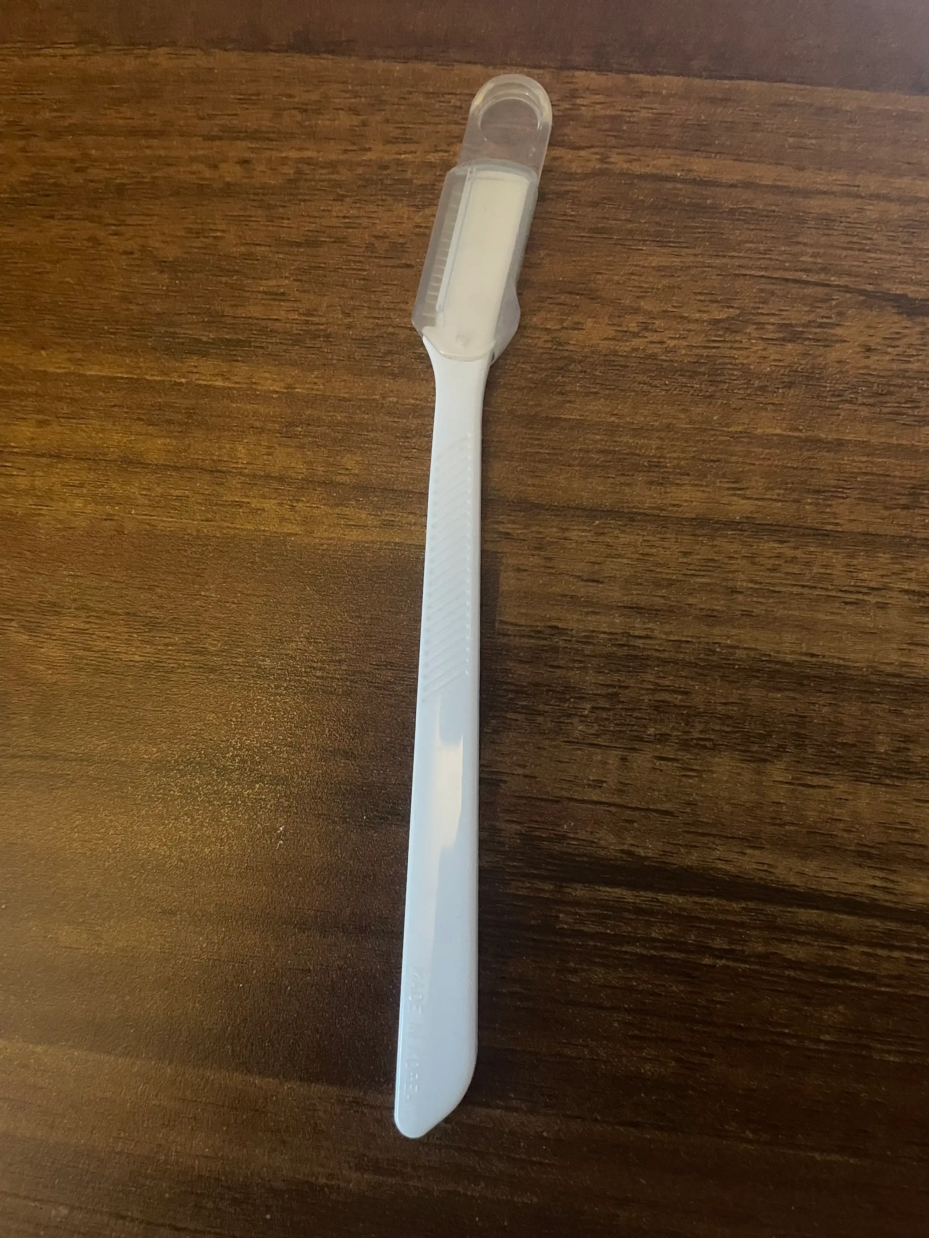 언니의파우치 리뷰 이미지 3 - [1단 안전 눈썹칼]