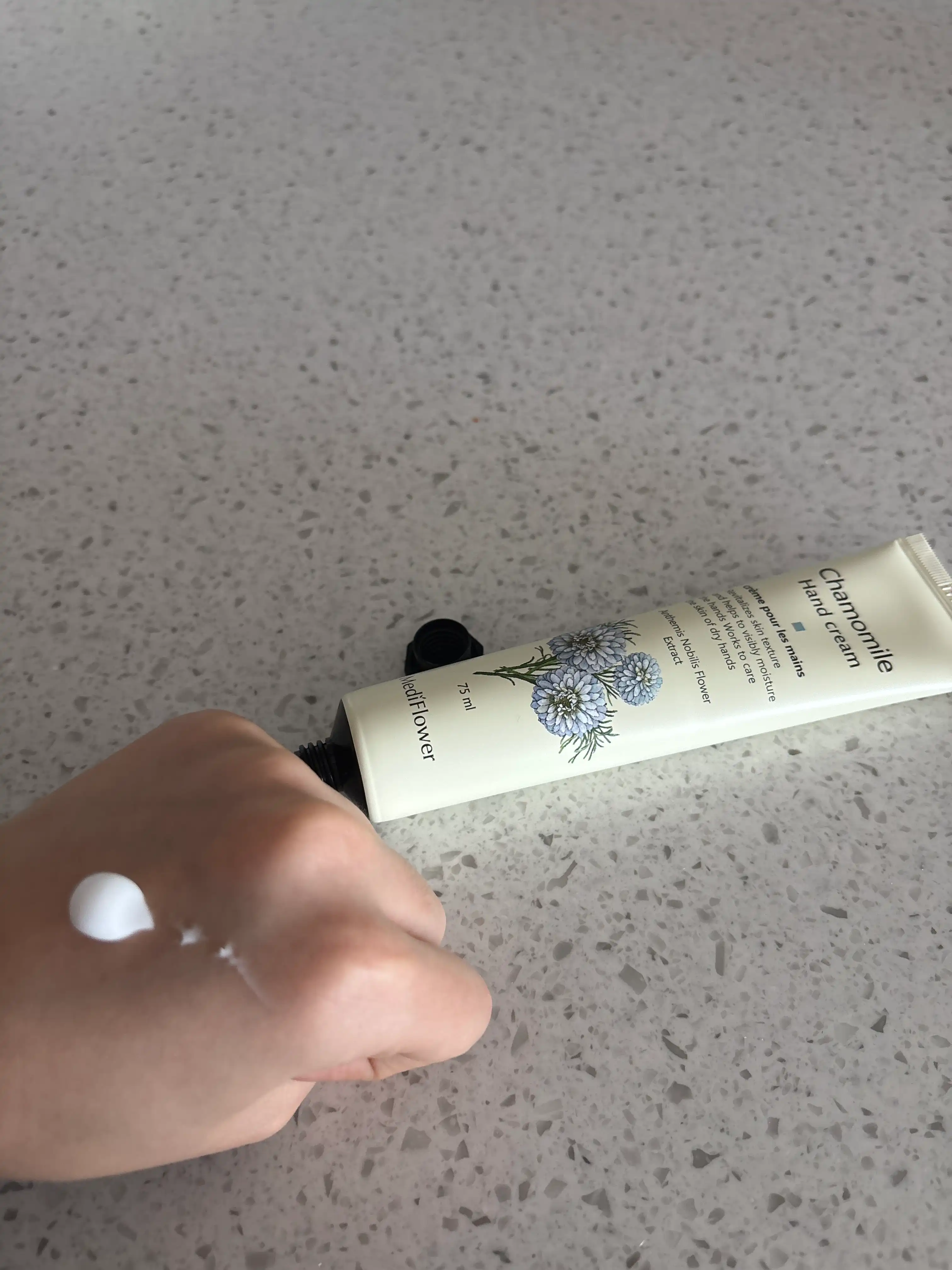 언니의파우치 리뷰 이미지 2 - [보니타 가든 캐모마일 핸드크림]