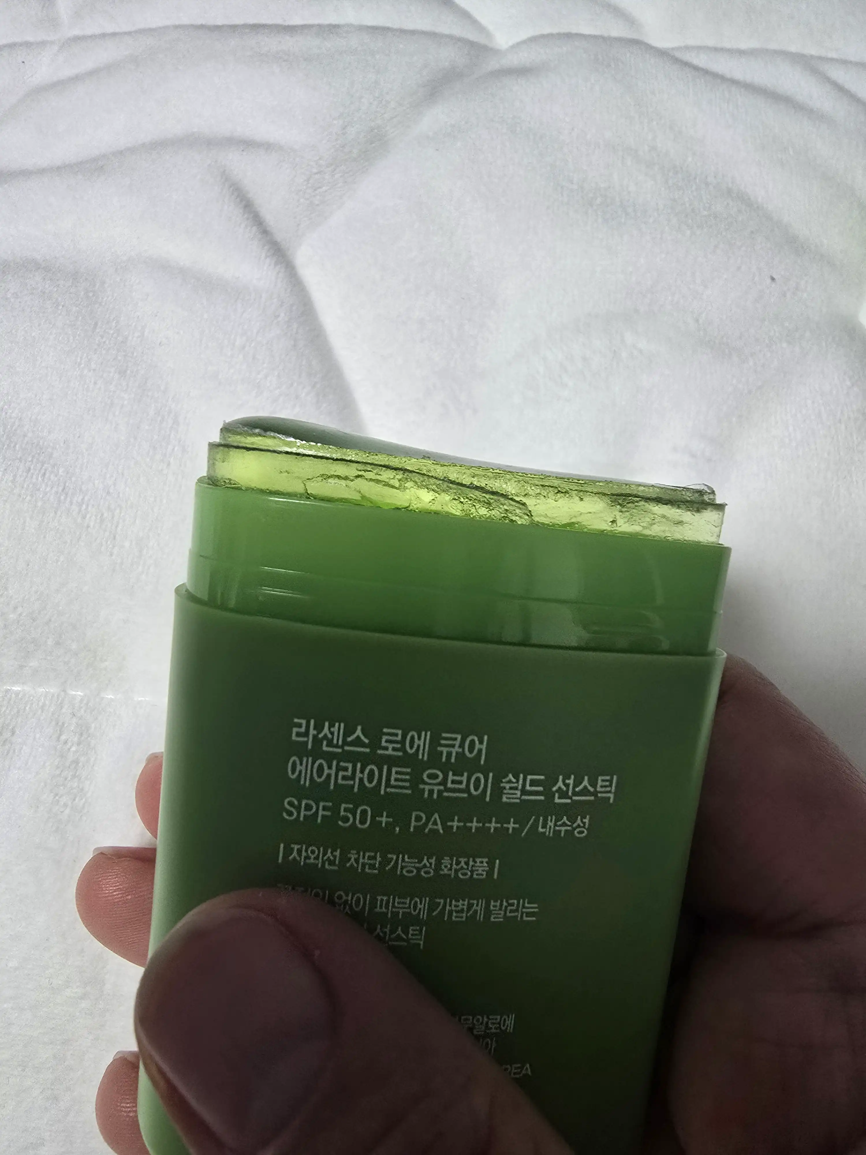 언니의파우치 리뷰 이미지 3 - [라센스 로에 큐어 에어라이트 유브이 쉴드 선스틱]