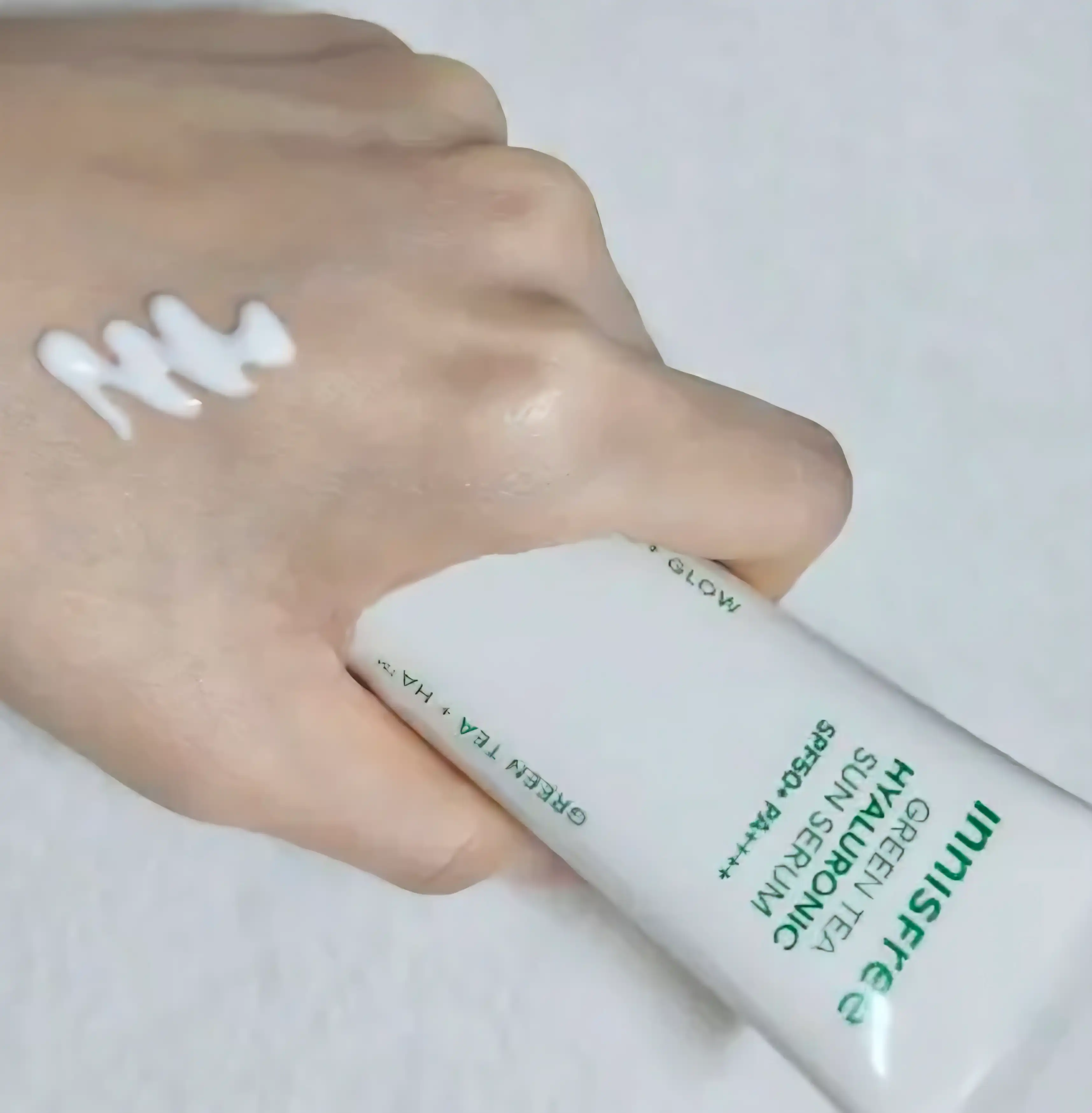 언니의파우치 리뷰 이미지 2 - [그린티 히알루론산 진정 수분 선세럼]